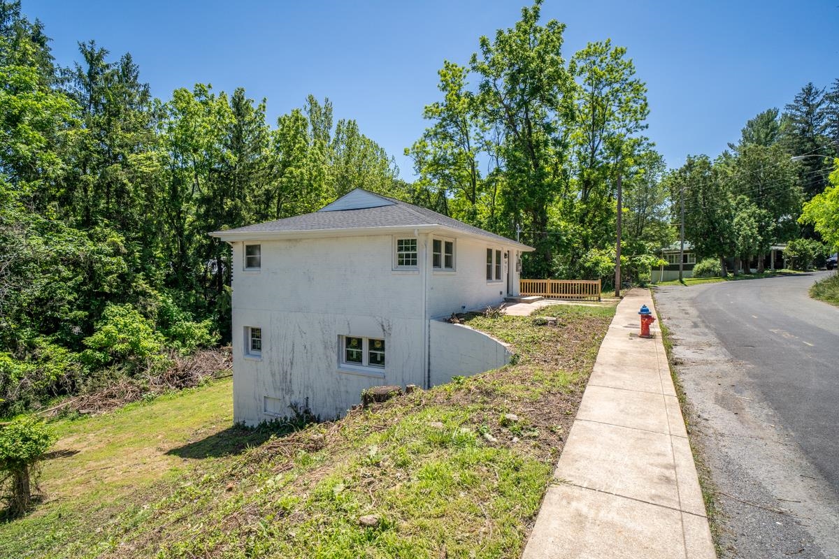 1205 BURNETT ST, STAUNTON, Virginia 24401, 2 Bedrooms Bedrooms, ,1 BathroomBathrooms,Residential,1205 BURNETT ST,677740 MLS # 677740
