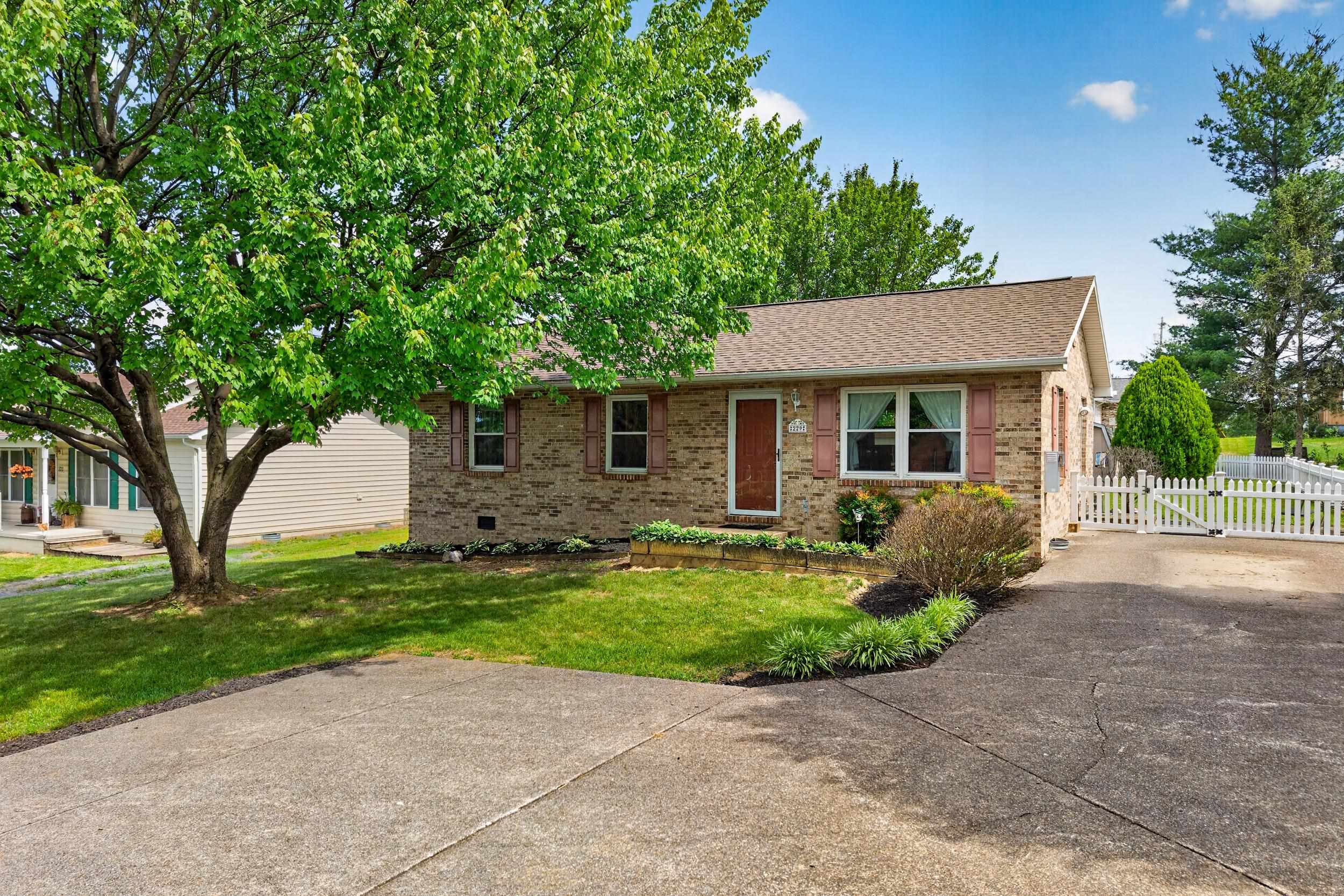 229 1ST ST, BROADWAY, Virginia 22815, 3 Bedrooms Bedrooms, ,1 BathroomBathrooms,Residential,229 1ST ST,678688 MLS # 678688