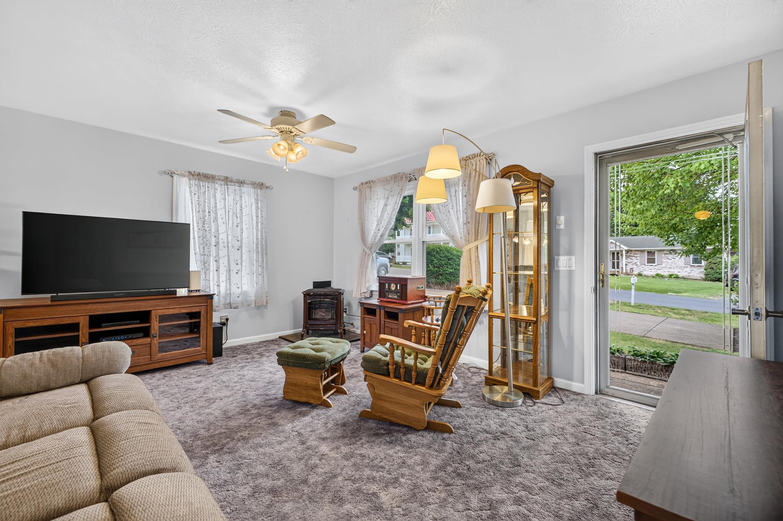 229 1ST ST, BROADWAY, Virginia 22815, 3 Bedrooms Bedrooms, ,1 BathroomBathrooms,Residential,229 1ST ST,678688 MLS # 678688