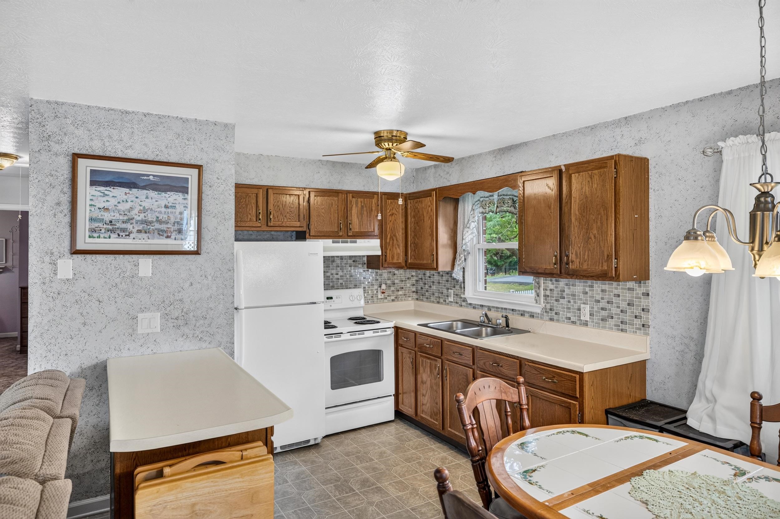 229 1ST ST, BROADWAY, Virginia 22815, 3 Bedrooms Bedrooms, ,1 BathroomBathrooms,Residential,229 1ST ST,678688 MLS # 678688