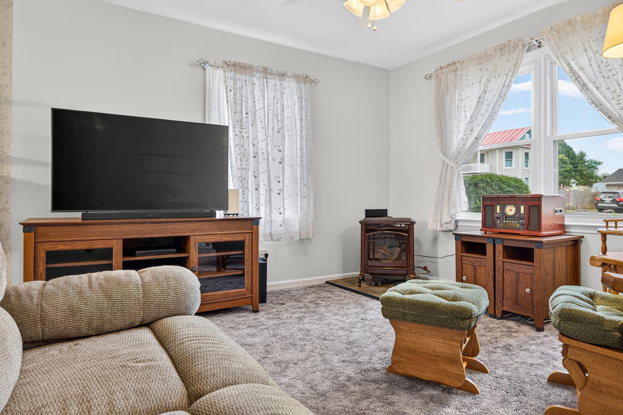 229 1ST ST, BROADWAY, Virginia 22815, 3 Bedrooms Bedrooms, ,1 BathroomBathrooms,Residential,229 1ST ST,678688 MLS # 678688