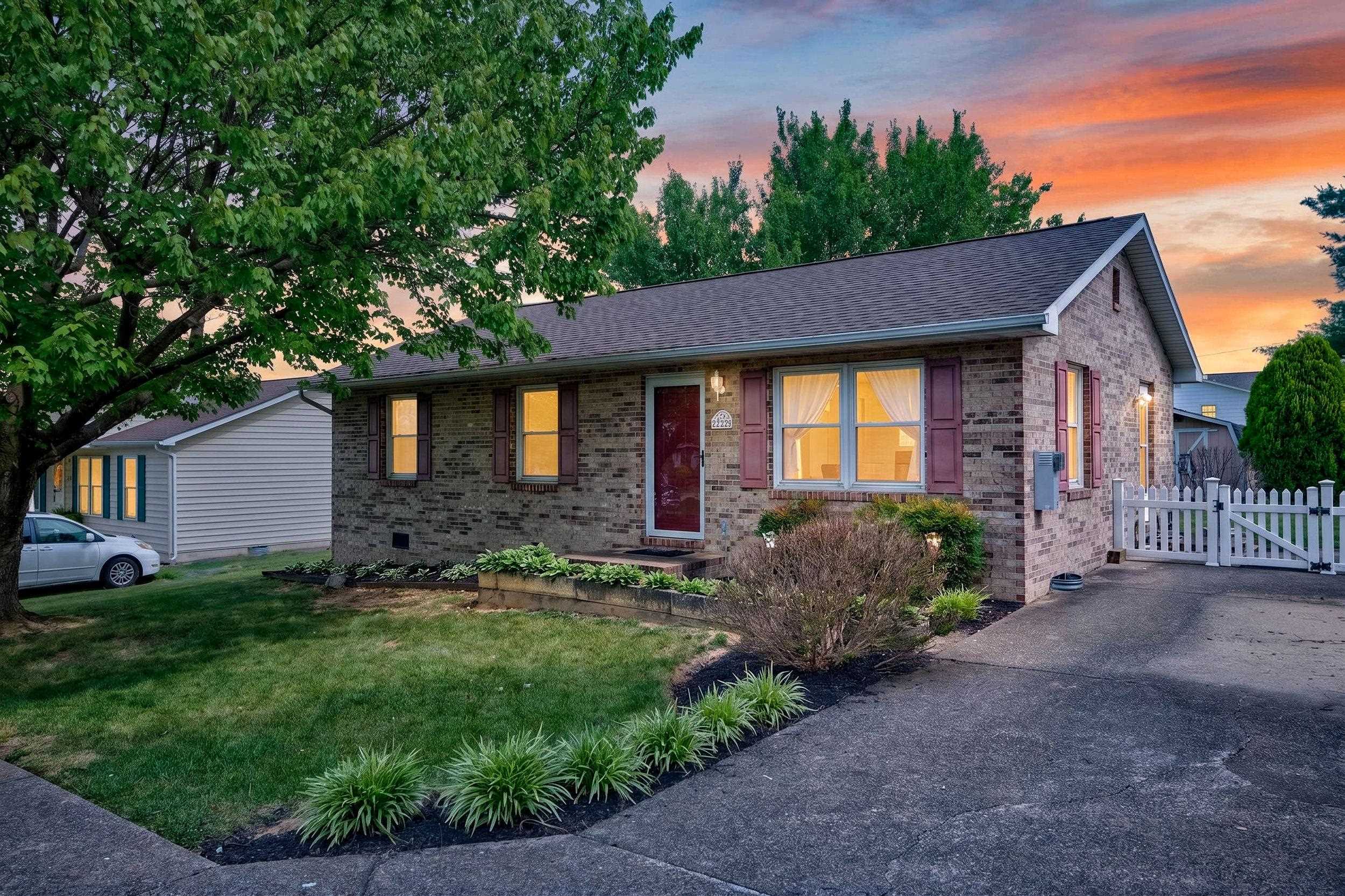229 1ST ST, BROADWAY, Virginia 22815, 3 Bedrooms Bedrooms, ,1 BathroomBathrooms,Residential,229 1ST ST,678688 MLS # 678688