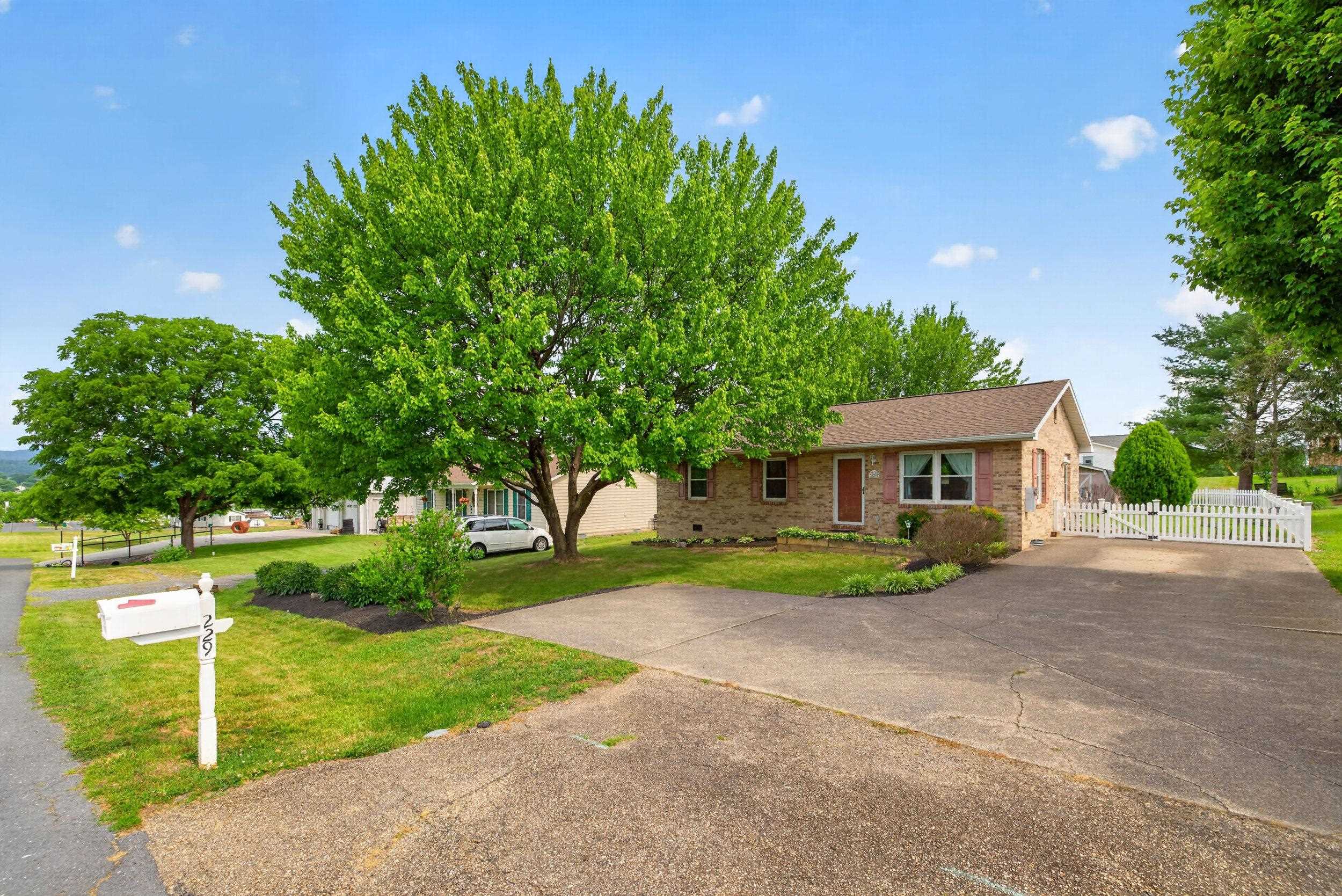 229 1ST ST, BROADWAY, Virginia 22815, 3 Bedrooms Bedrooms, ,1 BathroomBathrooms,Residential,229 1ST ST,678688 MLS # 678688