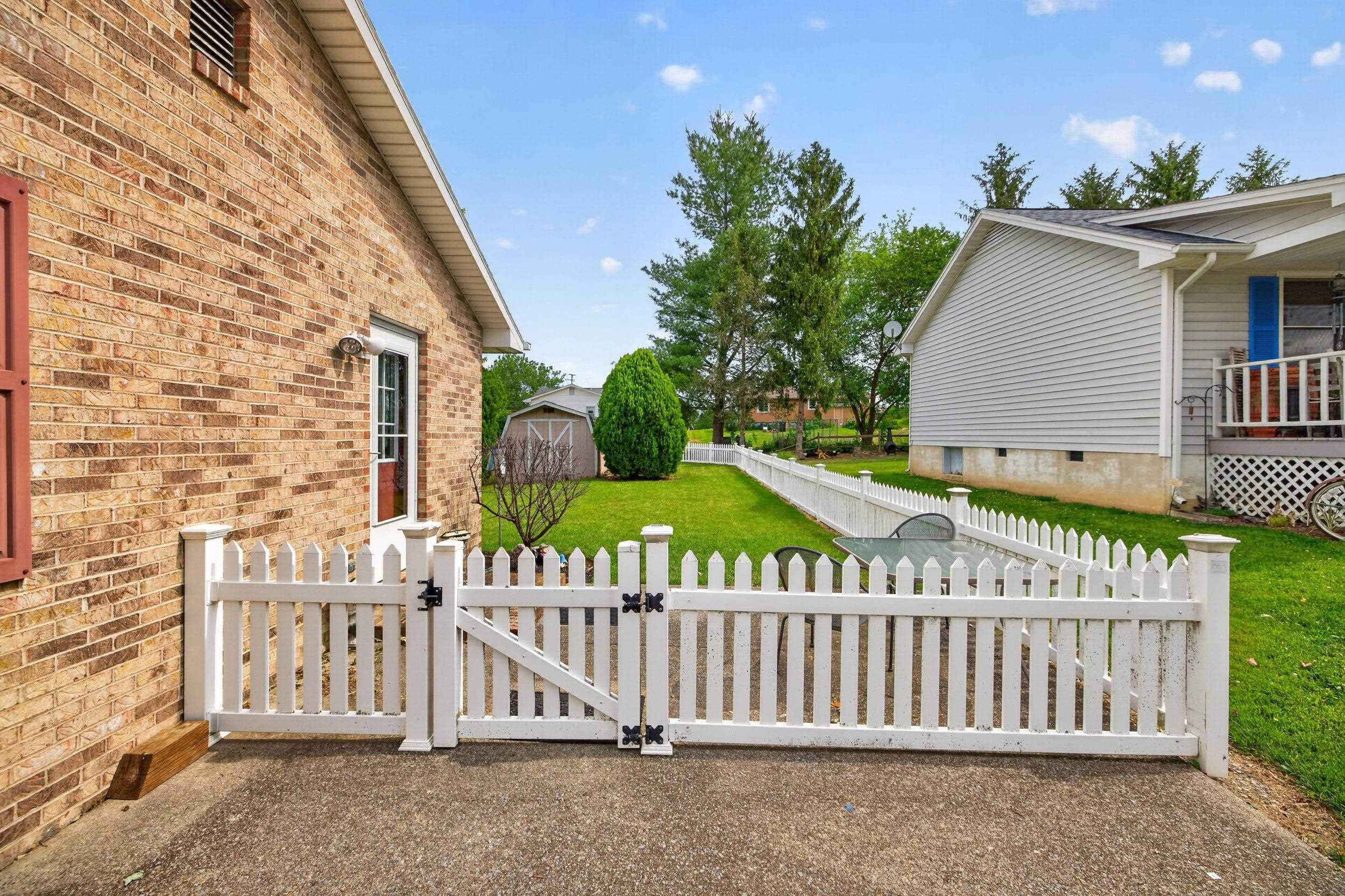 229 1ST ST, BROADWAY, Virginia 22815, 3 Bedrooms Bedrooms, ,1 BathroomBathrooms,Residential,229 1ST ST,678688 MLS # 678688