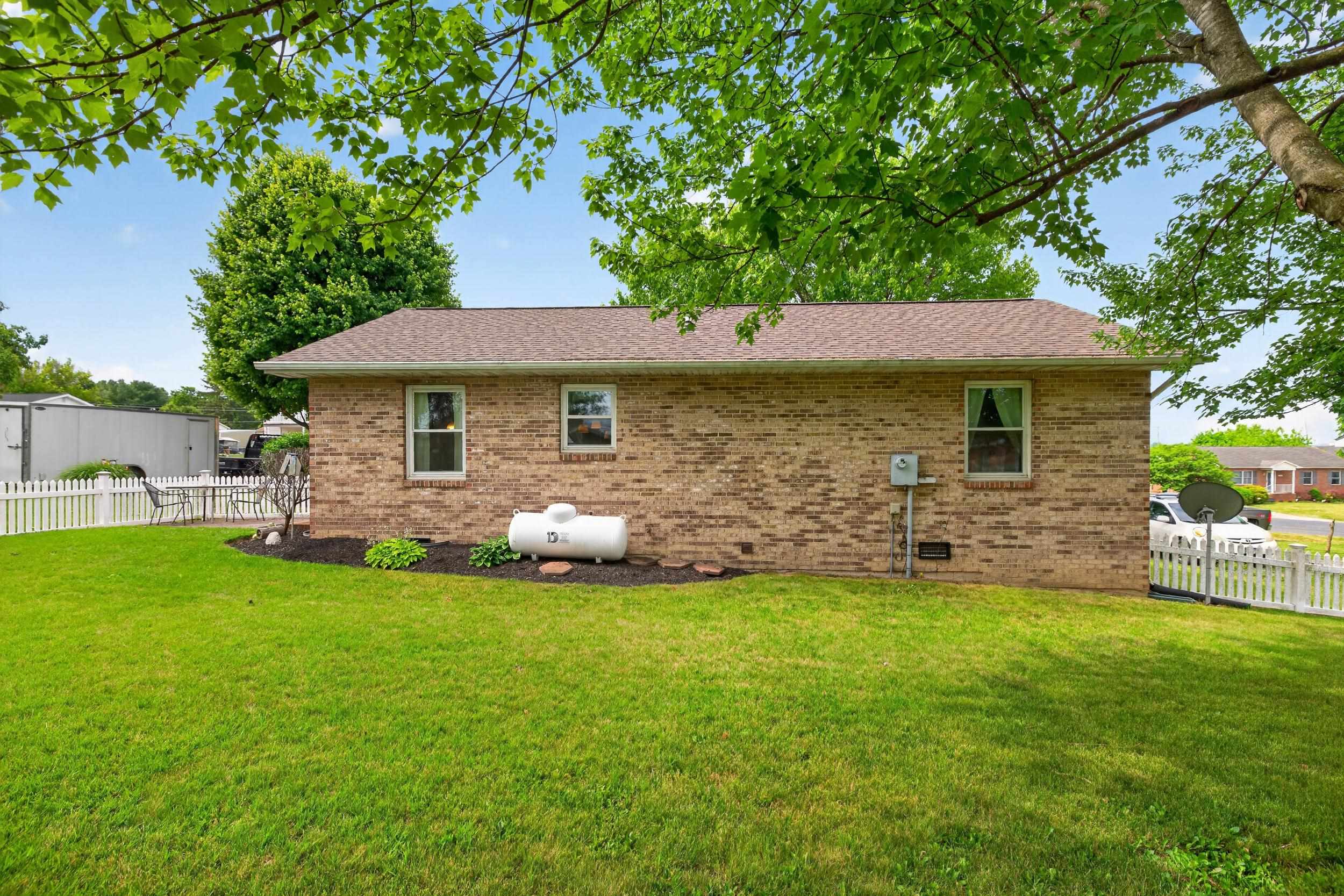 229 1ST ST, BROADWAY, Virginia 22815, 3 Bedrooms Bedrooms, ,1 BathroomBathrooms,Residential,229 1ST ST,678688 MLS # 678688