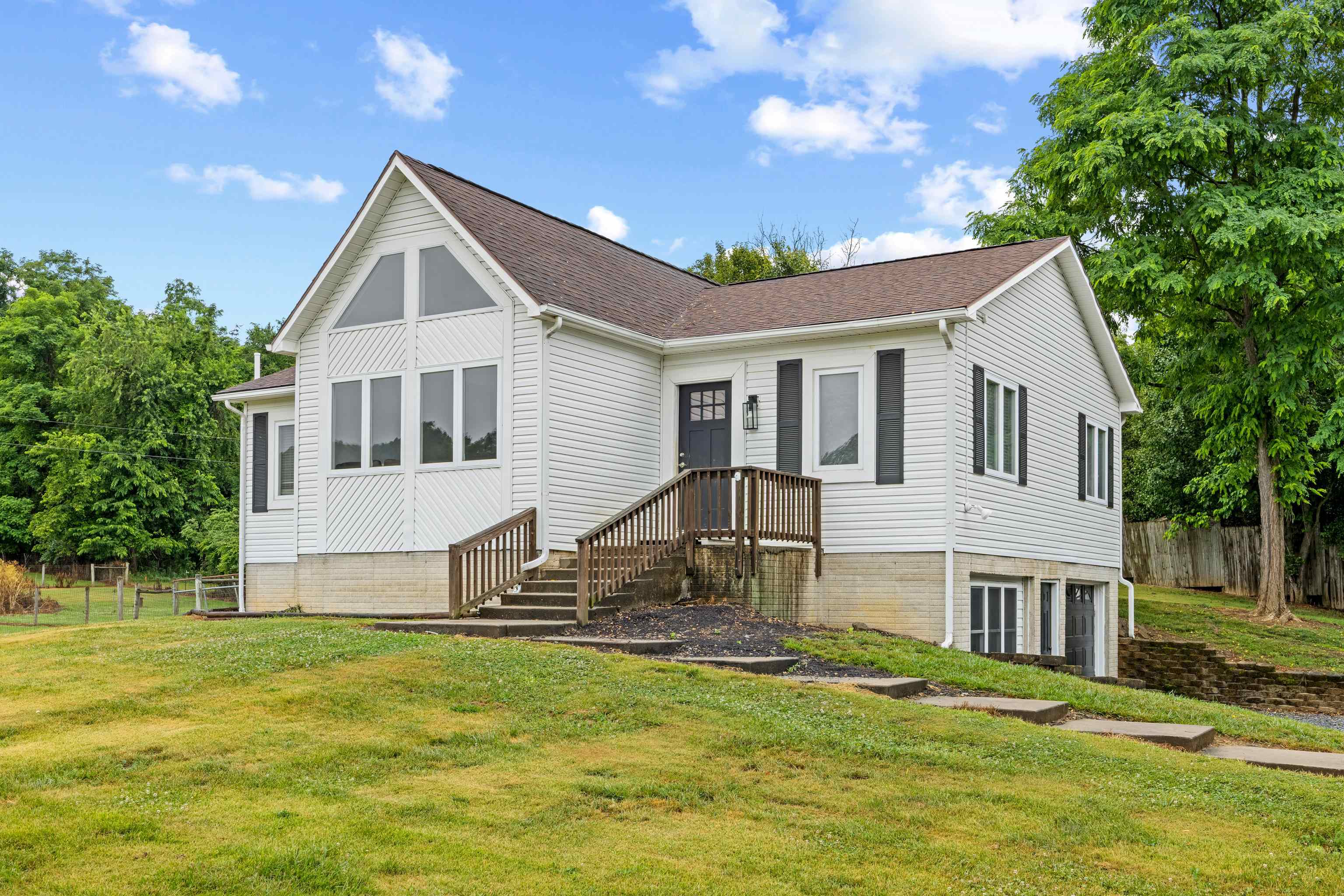 2425 OLD GREENVILLE RD, STAUNTON, Virginia 24401, 3 Bedrooms Bedrooms, ,2 BathroomsBathrooms,Residential,2425 OLD GREENVILLE RD,678837 MLS # 678837