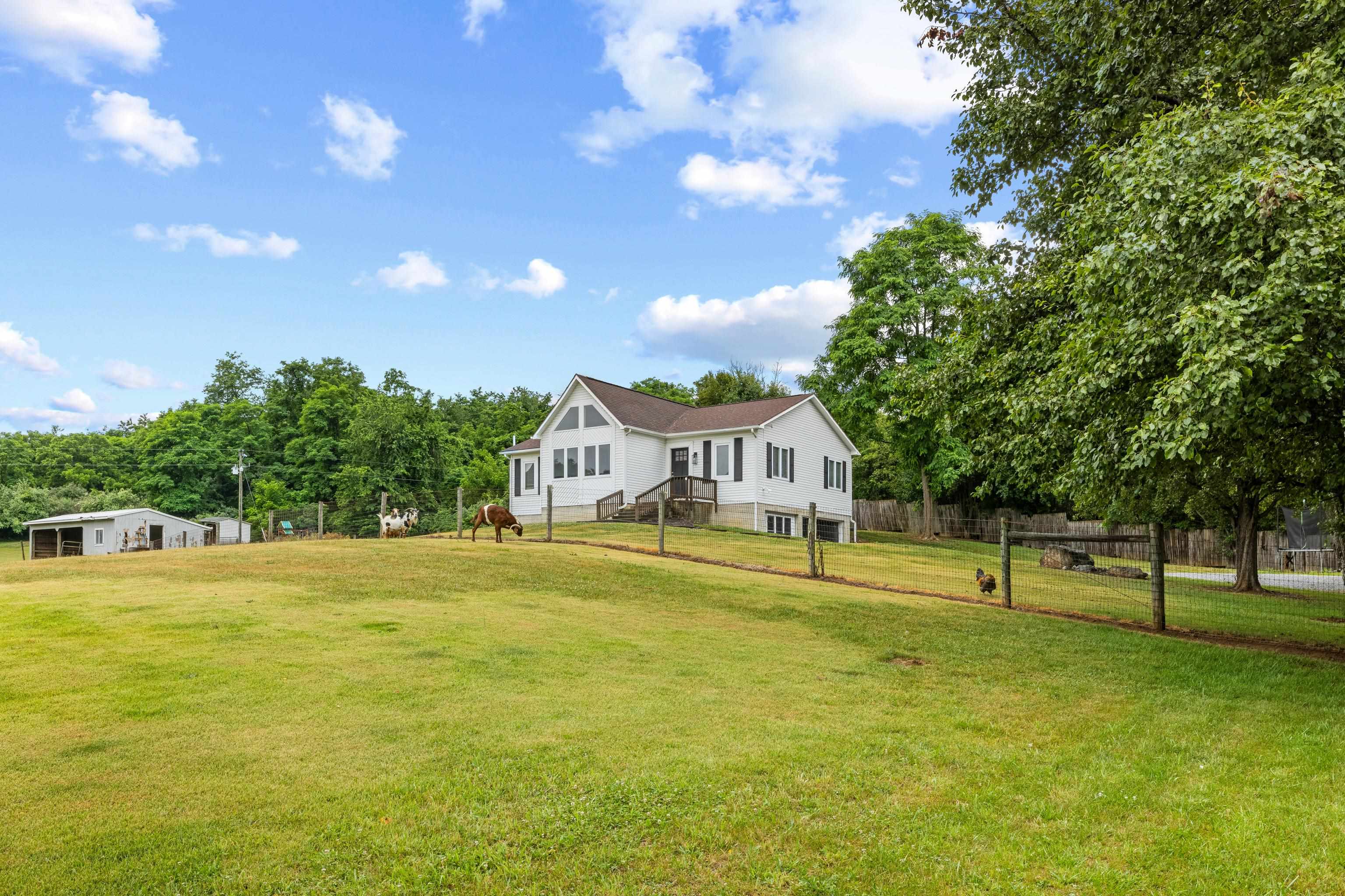 2425 OLD GREENVILLE RD, STAUNTON, Virginia 24401, 3 Bedrooms Bedrooms, ,2 BathroomsBathrooms,Residential,2425 OLD GREENVILLE RD,678837 MLS # 678837