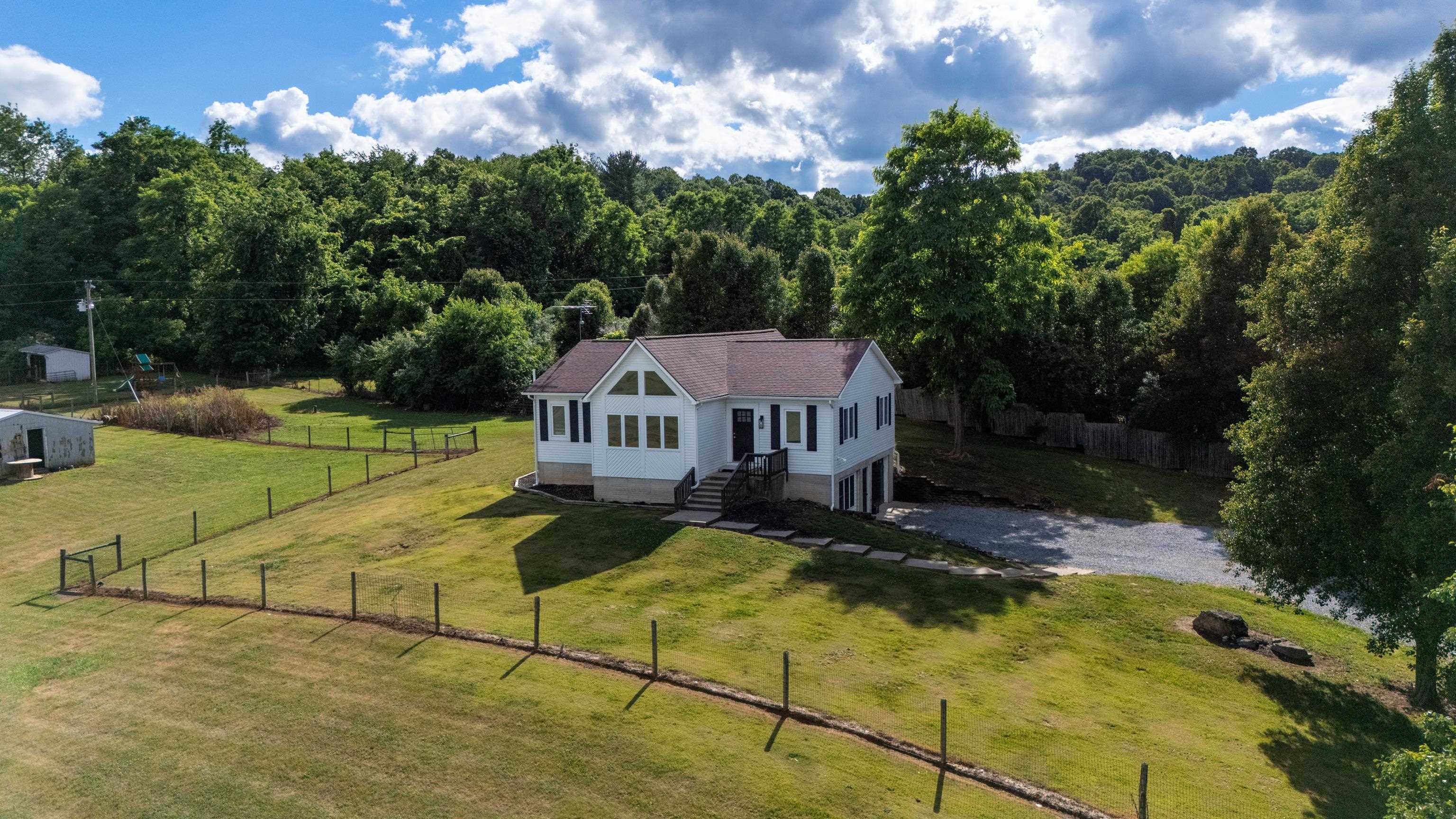 2425 OLD GREENVILLE RD, STAUNTON, Virginia 24401, 3 Bedrooms Bedrooms, ,2 BathroomsBathrooms,Residential,2425 OLD GREENVILLE RD,678837 MLS # 678837