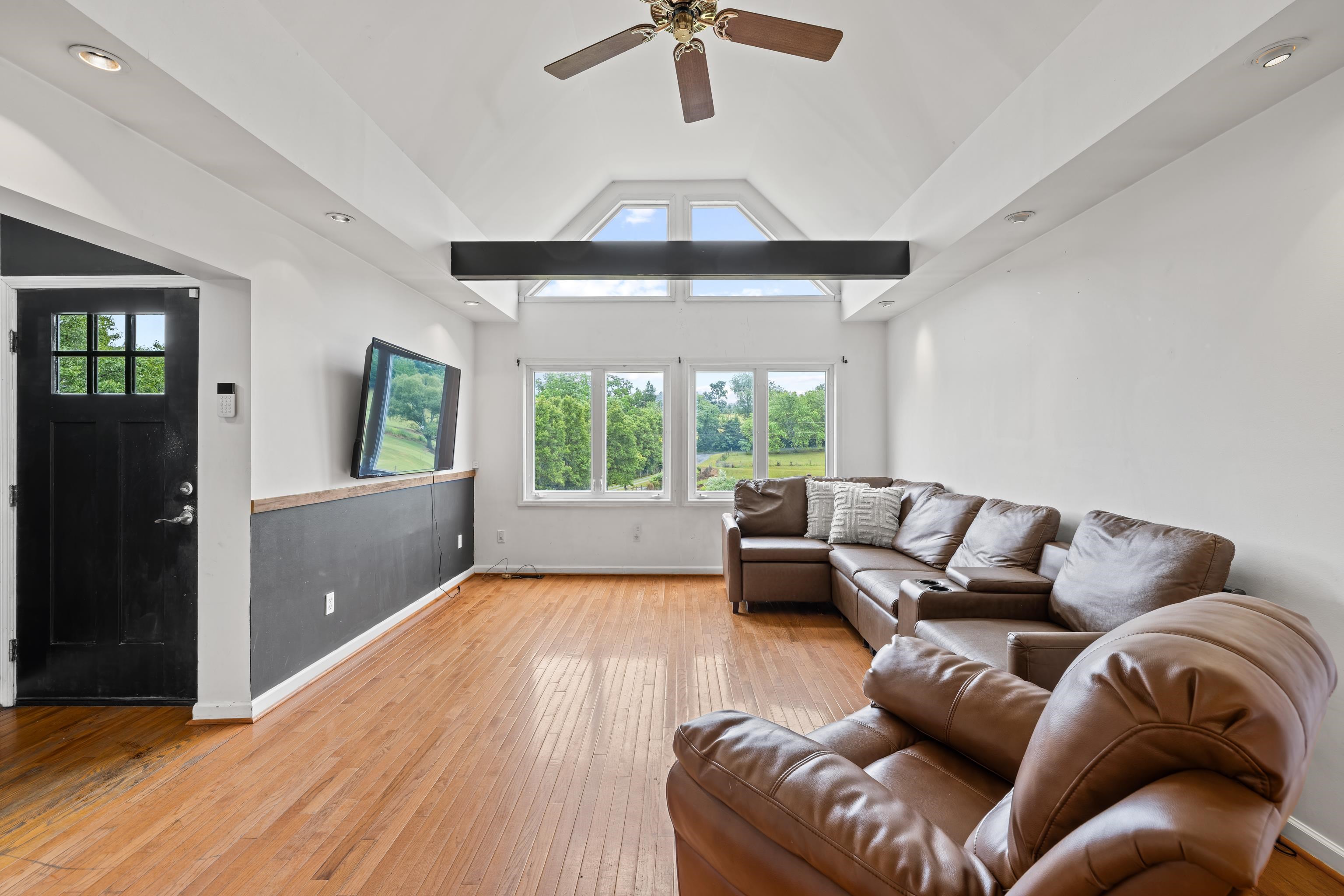 2425 OLD GREENVILLE RD, STAUNTON, Virginia 24401, 3 Bedrooms Bedrooms, ,2 BathroomsBathrooms,Residential,2425 OLD GREENVILLE RD,678837 MLS # 678837