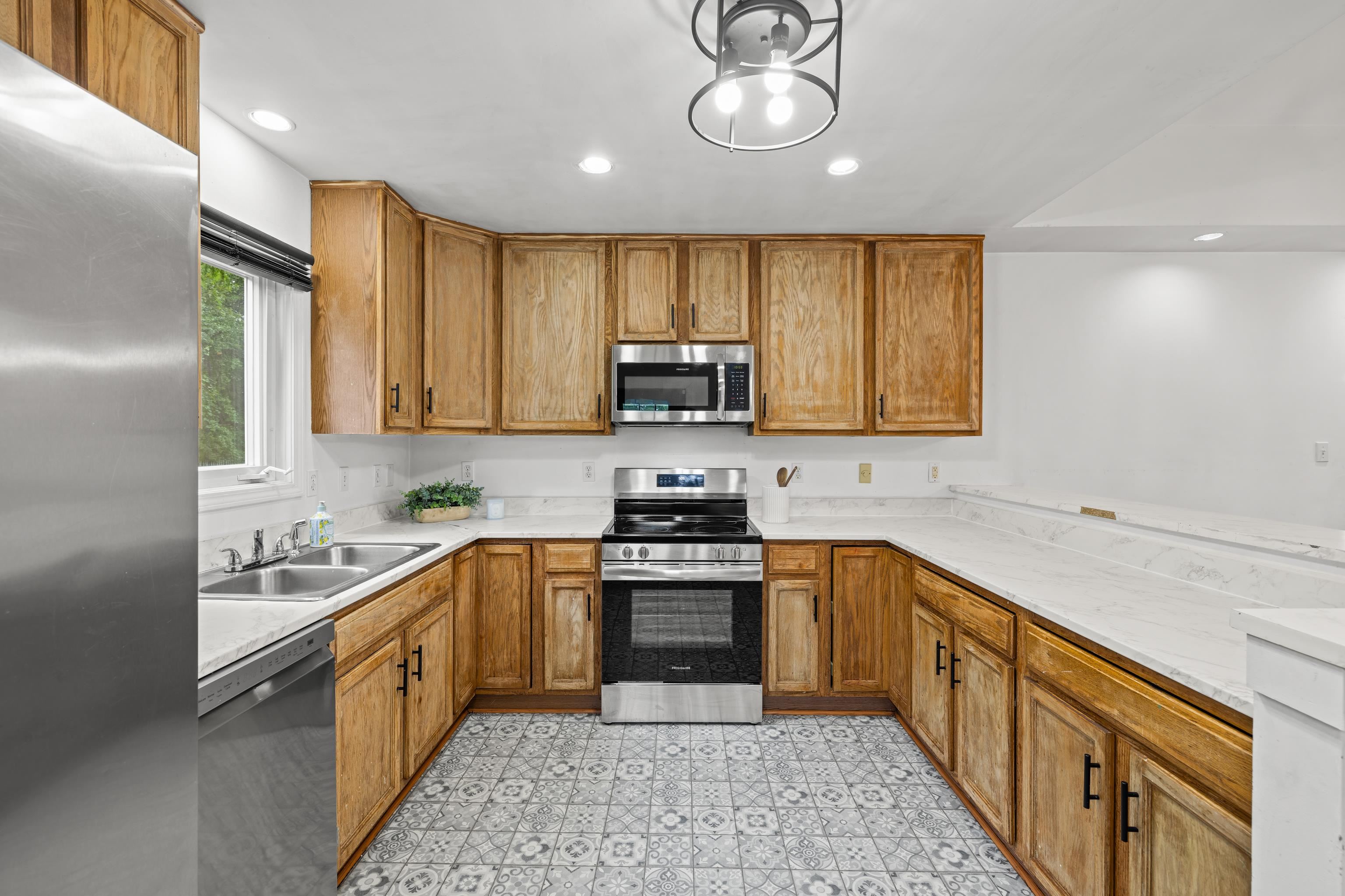 2425 OLD GREENVILLE RD, STAUNTON, Virginia 24401, 3 Bedrooms Bedrooms, ,2 BathroomsBathrooms,Residential,2425 OLD GREENVILLE RD,678837 MLS # 678837