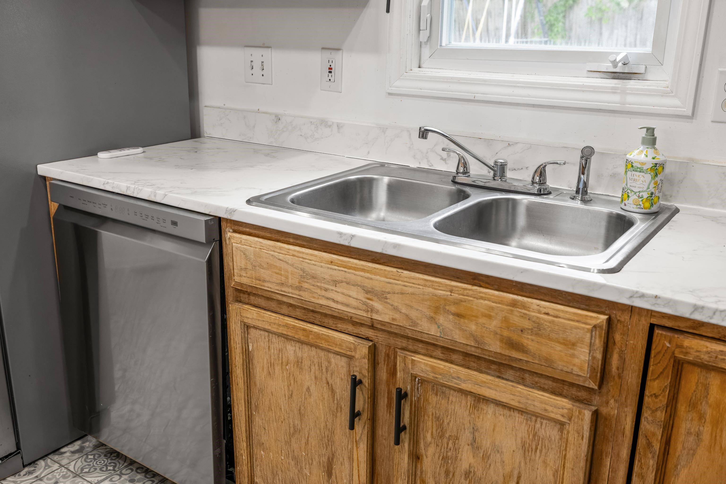 2425 OLD GREENVILLE RD, STAUNTON, Virginia 24401, 3 Bedrooms Bedrooms, ,2 BathroomsBathrooms,Residential,2425 OLD GREENVILLE RD,678837 MLS # 678837