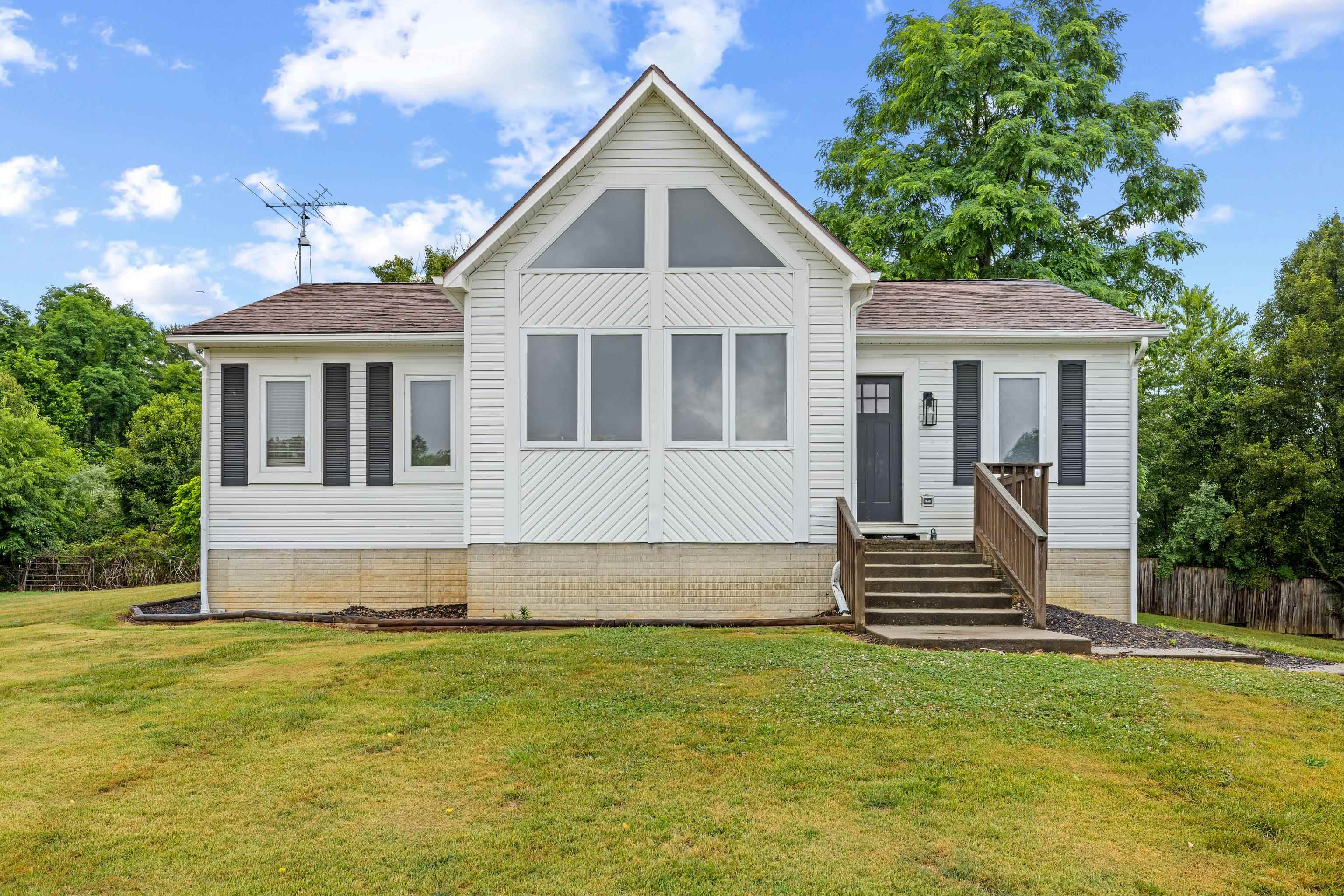 2425 OLD GREENVILLE RD, STAUNTON, Virginia 24401, 3 Bedrooms Bedrooms, ,2 BathroomsBathrooms,Residential,2425 OLD GREENVILLE RD,678837 MLS # 678837
