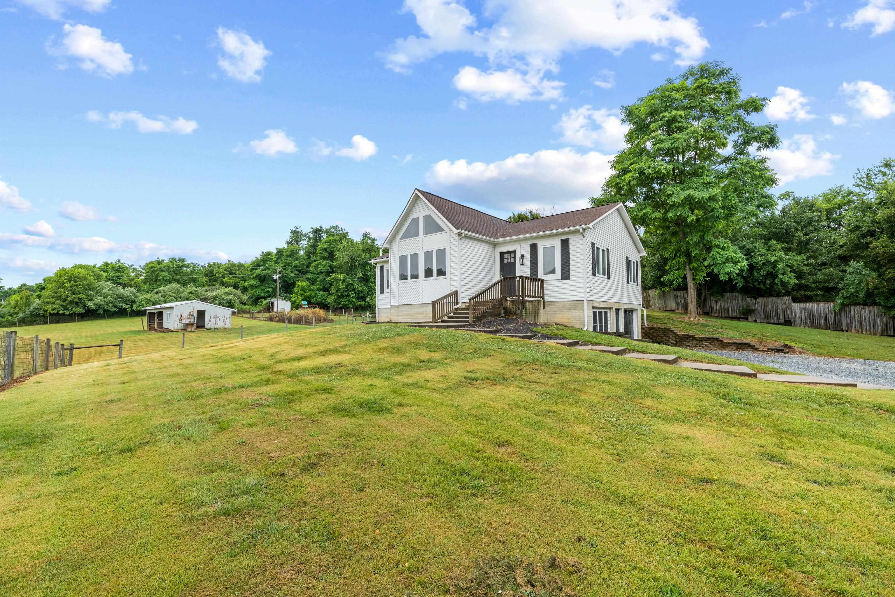 2425 OLD GREENVILLE RD, STAUNTON, Virginia 24401, 3 Bedrooms Bedrooms, ,2 BathroomsBathrooms,Residential,2425 OLD GREENVILLE RD,678837 MLS # 678837