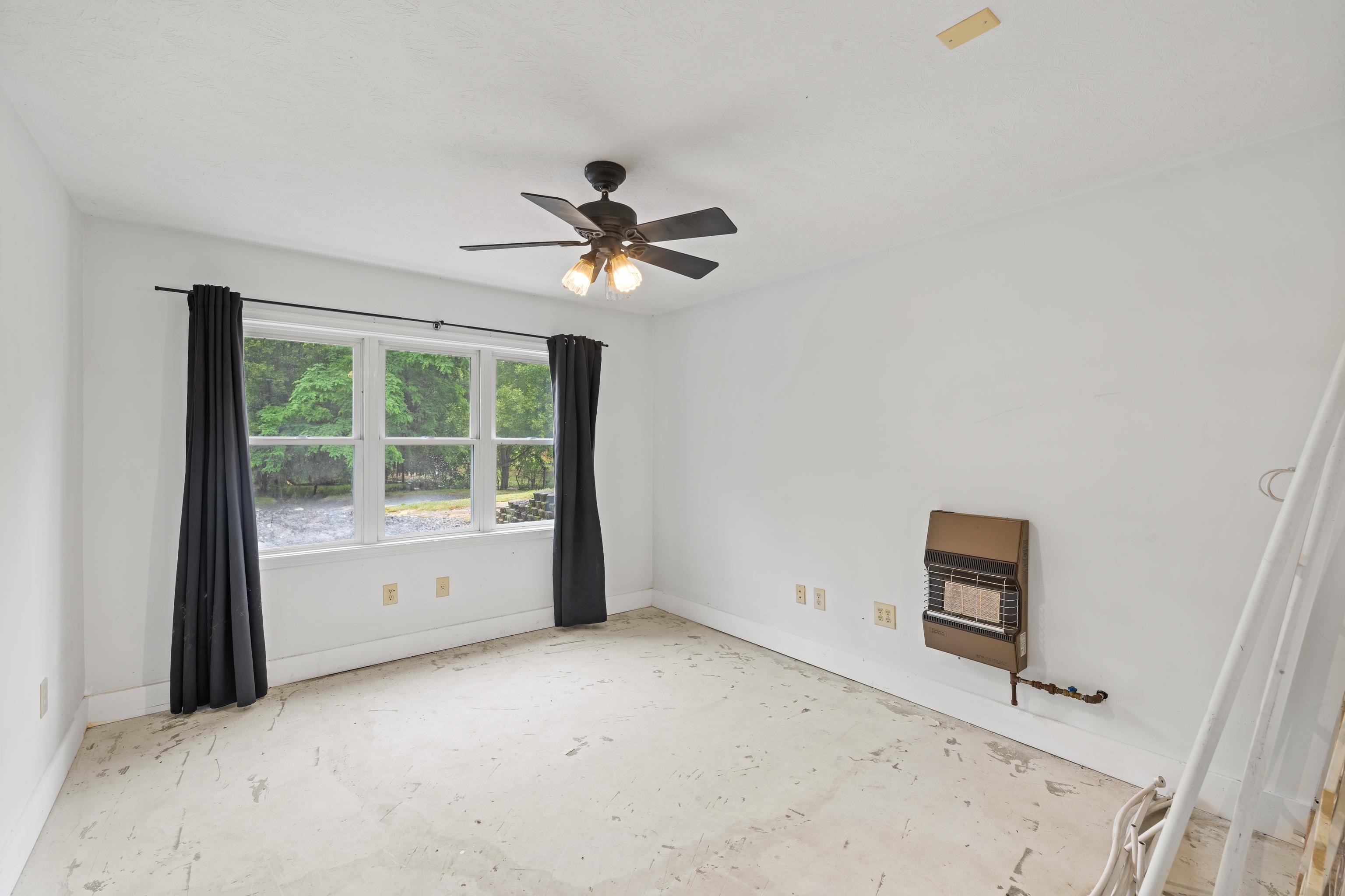 2425 OLD GREENVILLE RD, STAUNTON, Virginia 24401, 3 Bedrooms Bedrooms, ,2 BathroomsBathrooms,Residential,2425 OLD GREENVILLE RD,678837 MLS # 678837
