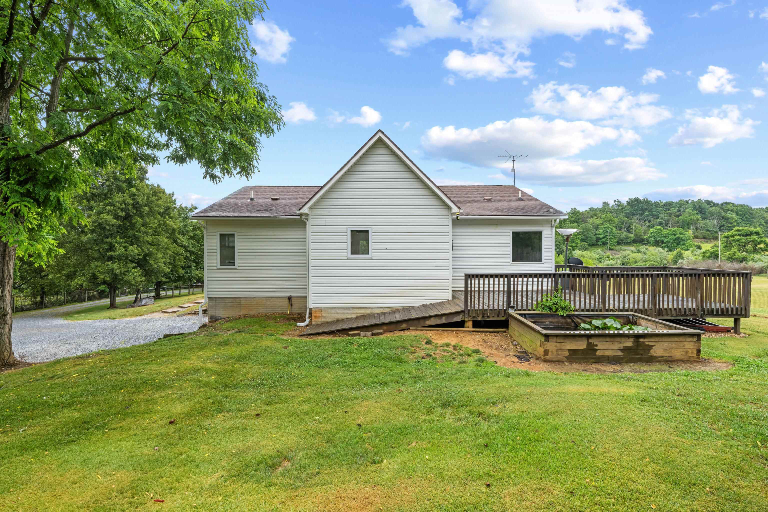 2425 OLD GREENVILLE RD, STAUNTON, Virginia 24401, 3 Bedrooms Bedrooms, ,2 BathroomsBathrooms,Residential,2425 OLD GREENVILLE RD,678837 MLS # 678837