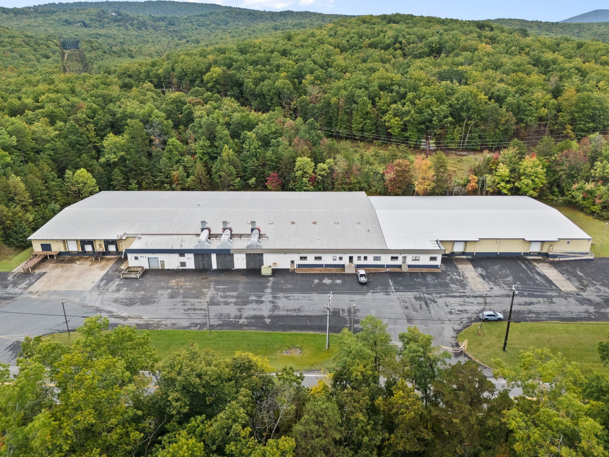 2000 S DELPHINE AVE, WAYNESBORO, Virginia 22980, ,Commercial,2000 S DELPHINE AVE,678869 MLS # 678869