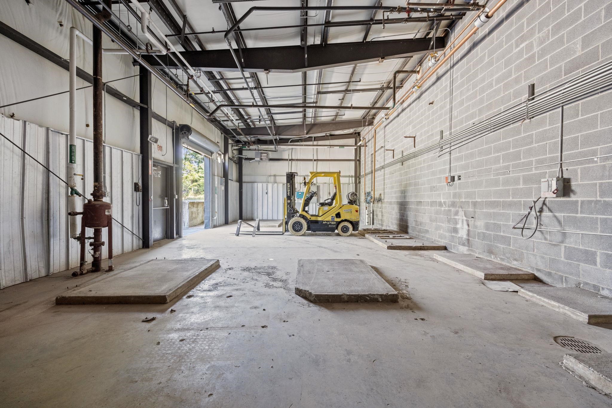 2000 S DELPHINE AVE, WAYNESBORO, Virginia 22980, ,Commercial,2000 S DELPHINE AVE,678869 MLS # 678869