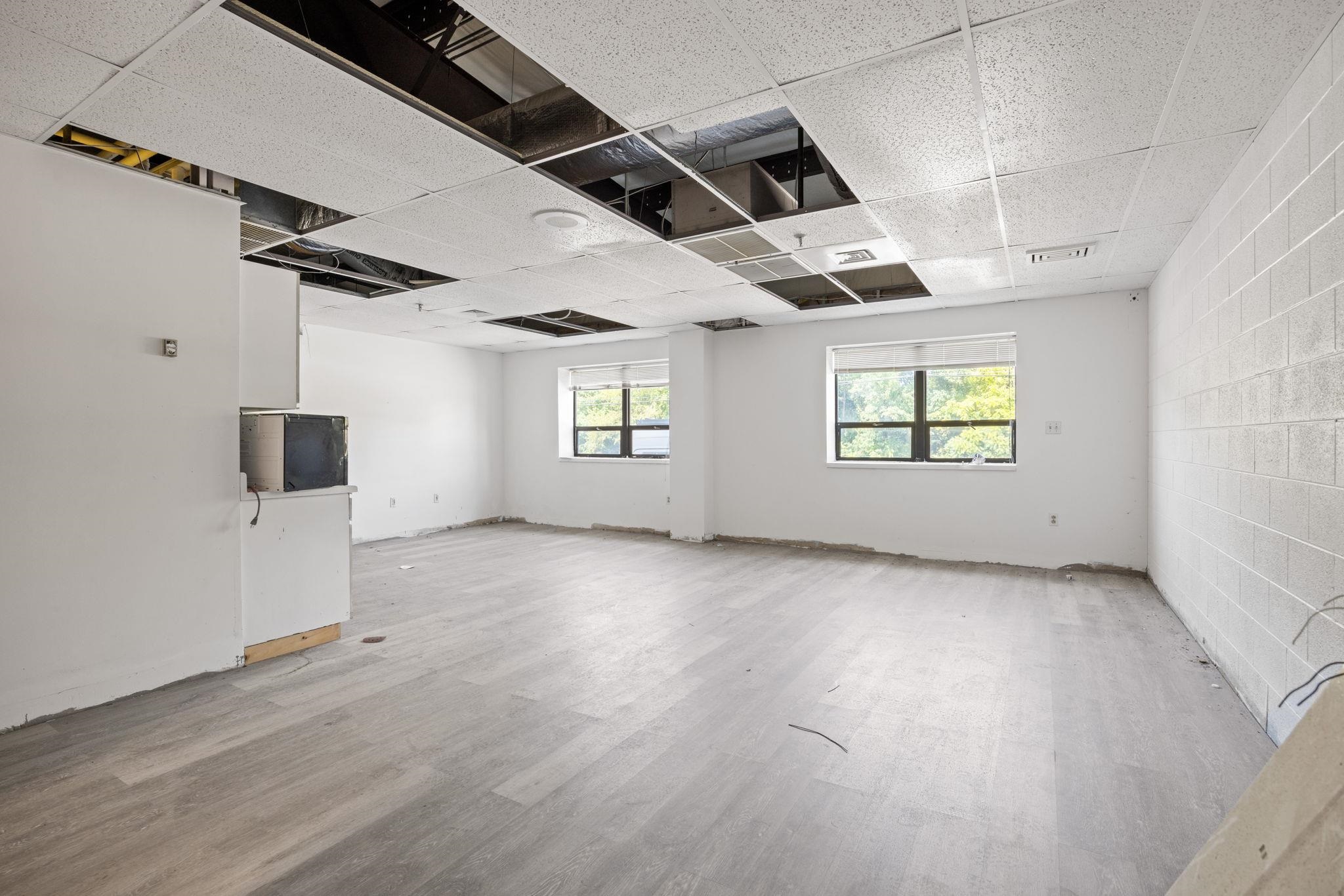 2000 S DELPHINE AVE, WAYNESBORO, Virginia 22980, ,Commercial,2000 S DELPHINE AVE,678869 MLS # 678869