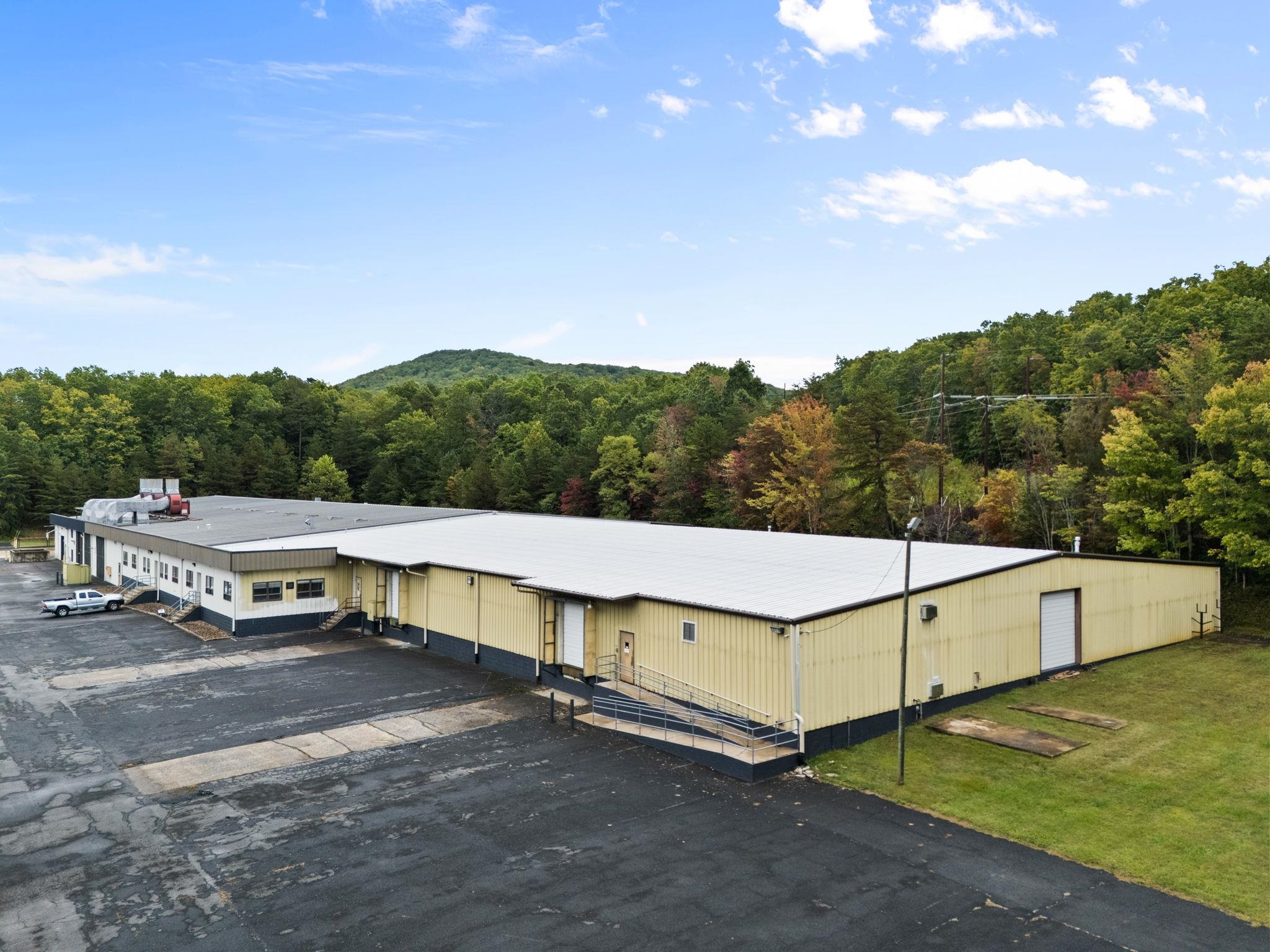 2000 S DELPHINE AVE, WAYNESBORO, Virginia 22980, ,Commercial,2000 S DELPHINE AVE,678869 MLS # 678869