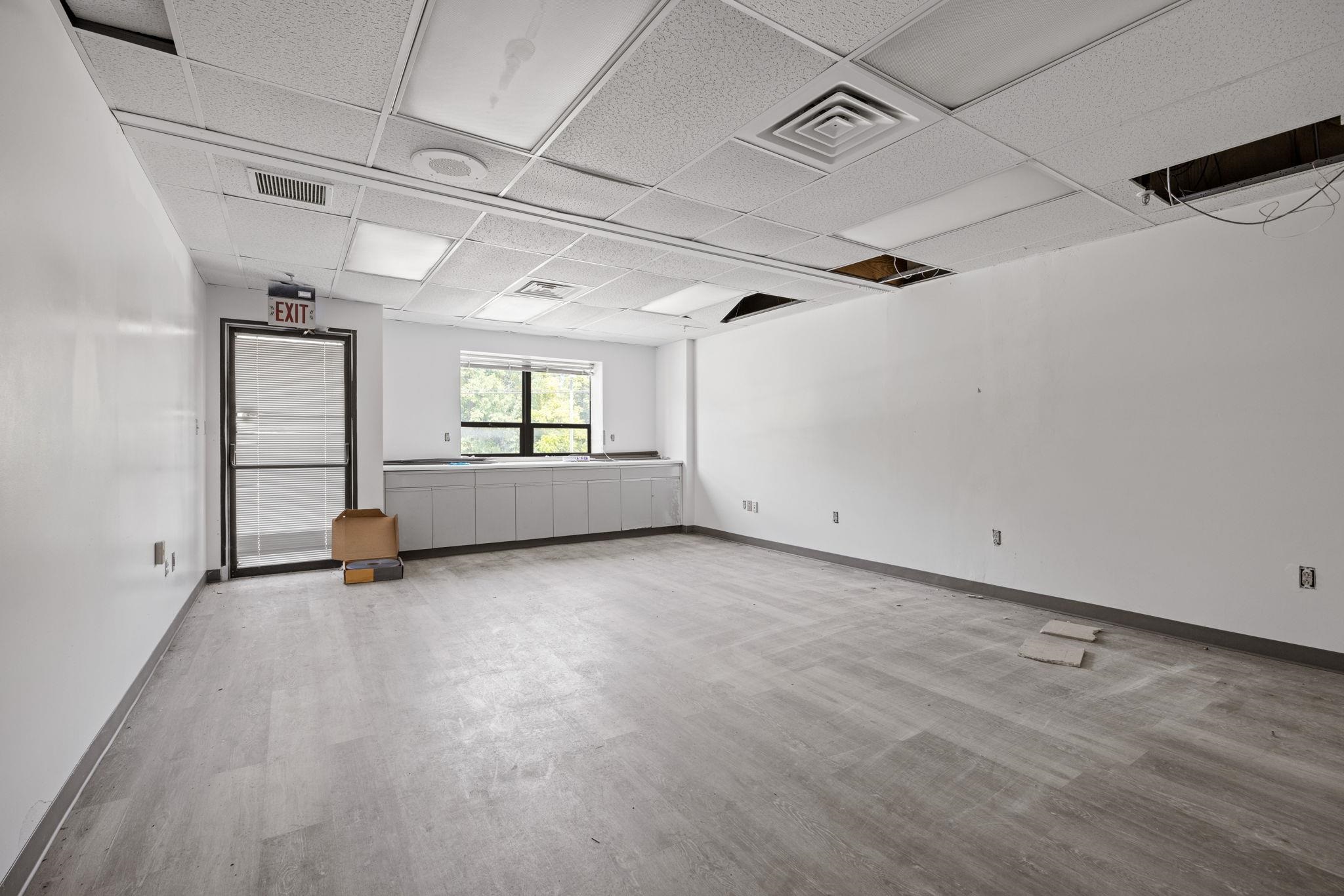 2000 S DELPHINE AVE, WAYNESBORO, Virginia 22980, ,Commercial,2000 S DELPHINE AVE,678869 MLS # 678869