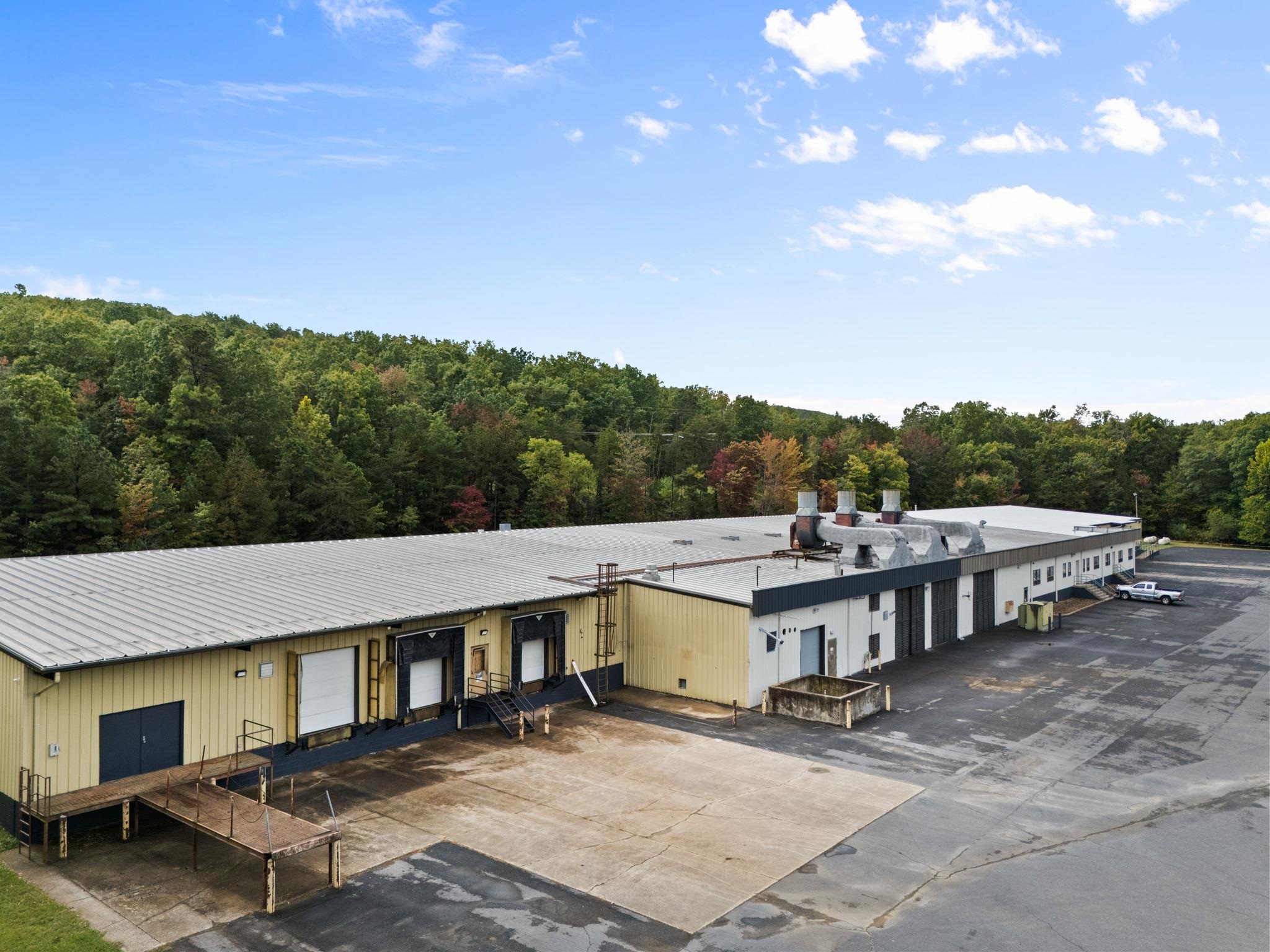 2000 S DELPHINE AVE, WAYNESBORO, Virginia 22980, ,Commercial,2000 S DELPHINE AVE,678869 MLS # 678869