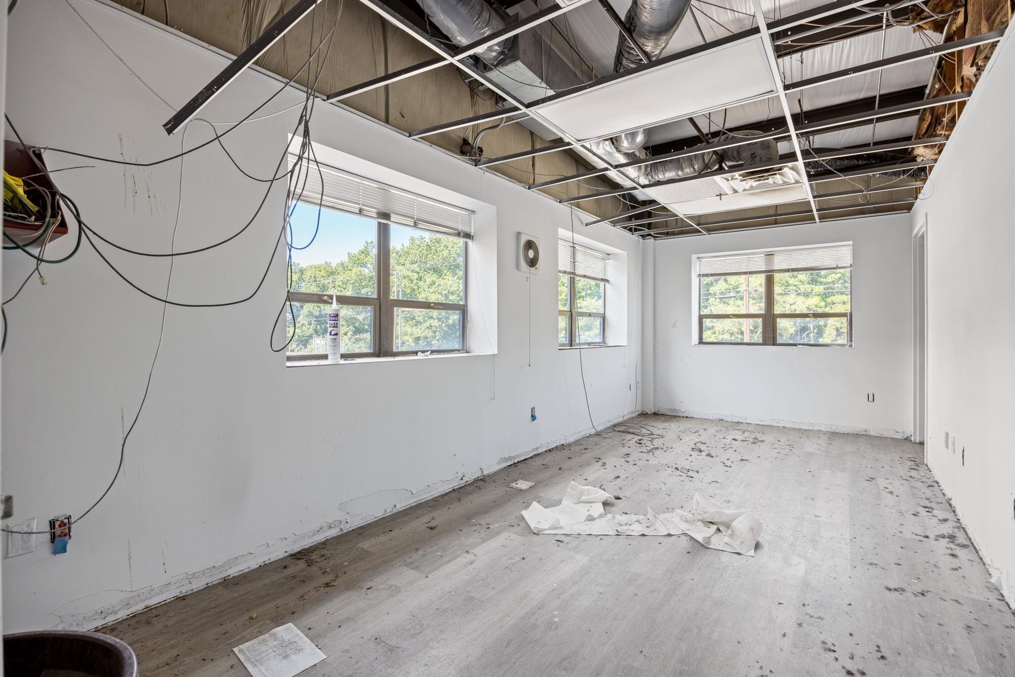 2000 S DELPHINE AVE, WAYNESBORO, Virginia 22980, ,Commercial,2000 S DELPHINE AVE,678869 MLS # 678869