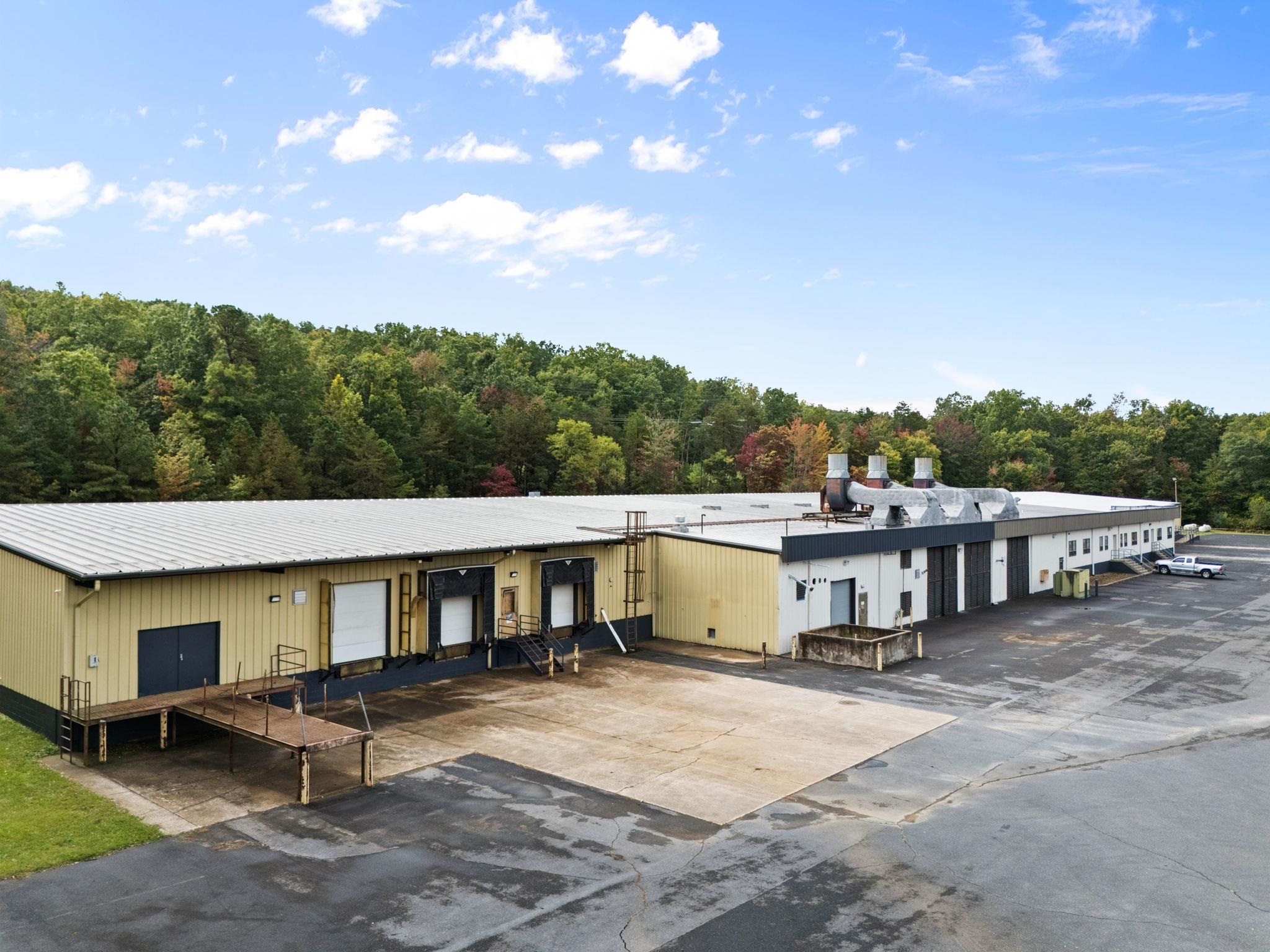 2000 S DELPHINE AVE, WAYNESBORO, Virginia 22980, ,Commercial,2000 S DELPHINE AVE,678869 MLS # 678869
