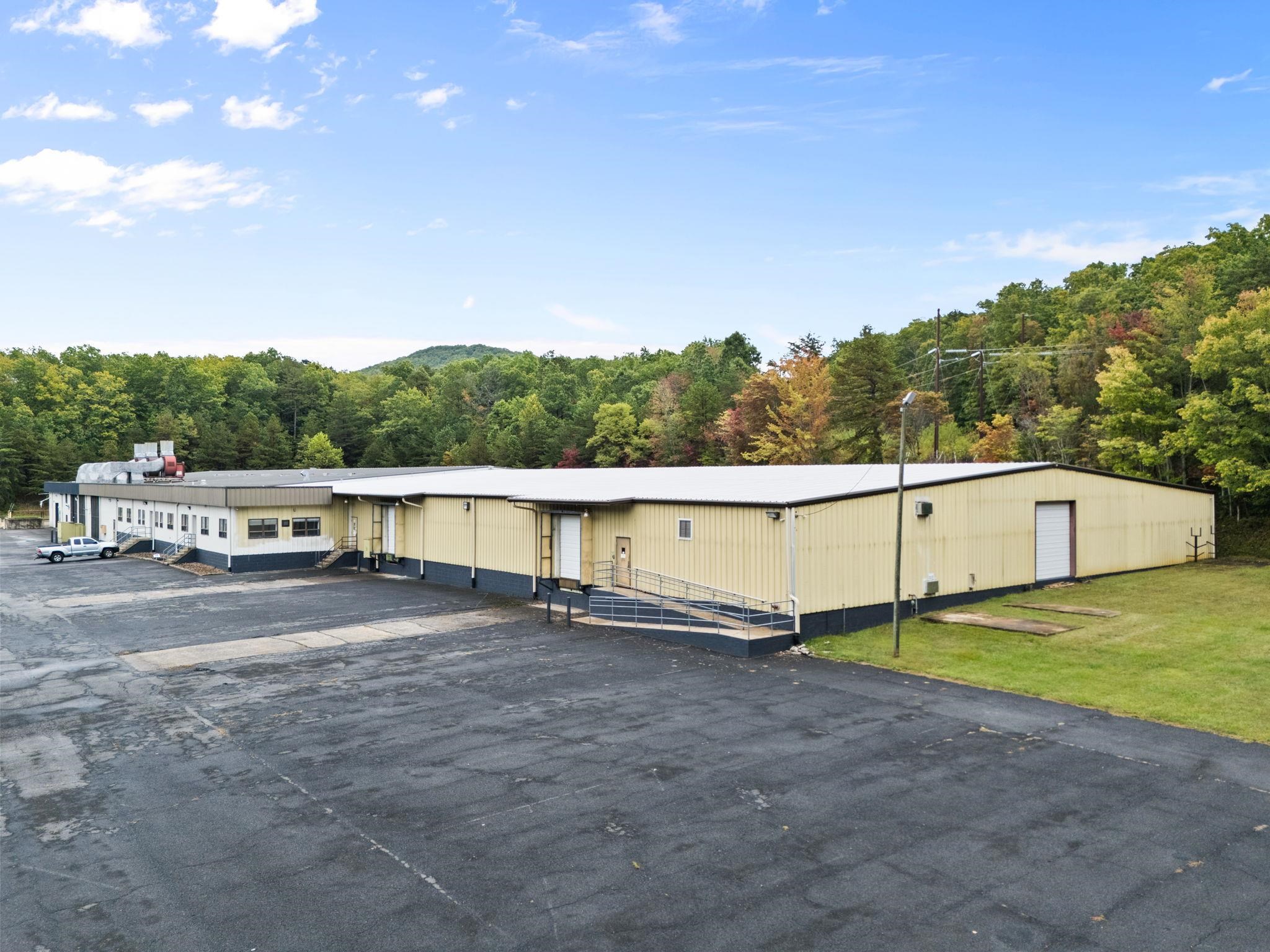 2000 S DELPHINE AVE, WAYNESBORO, Virginia 22980, ,Commercial,2000 S DELPHINE AVE,678869 MLS # 678869