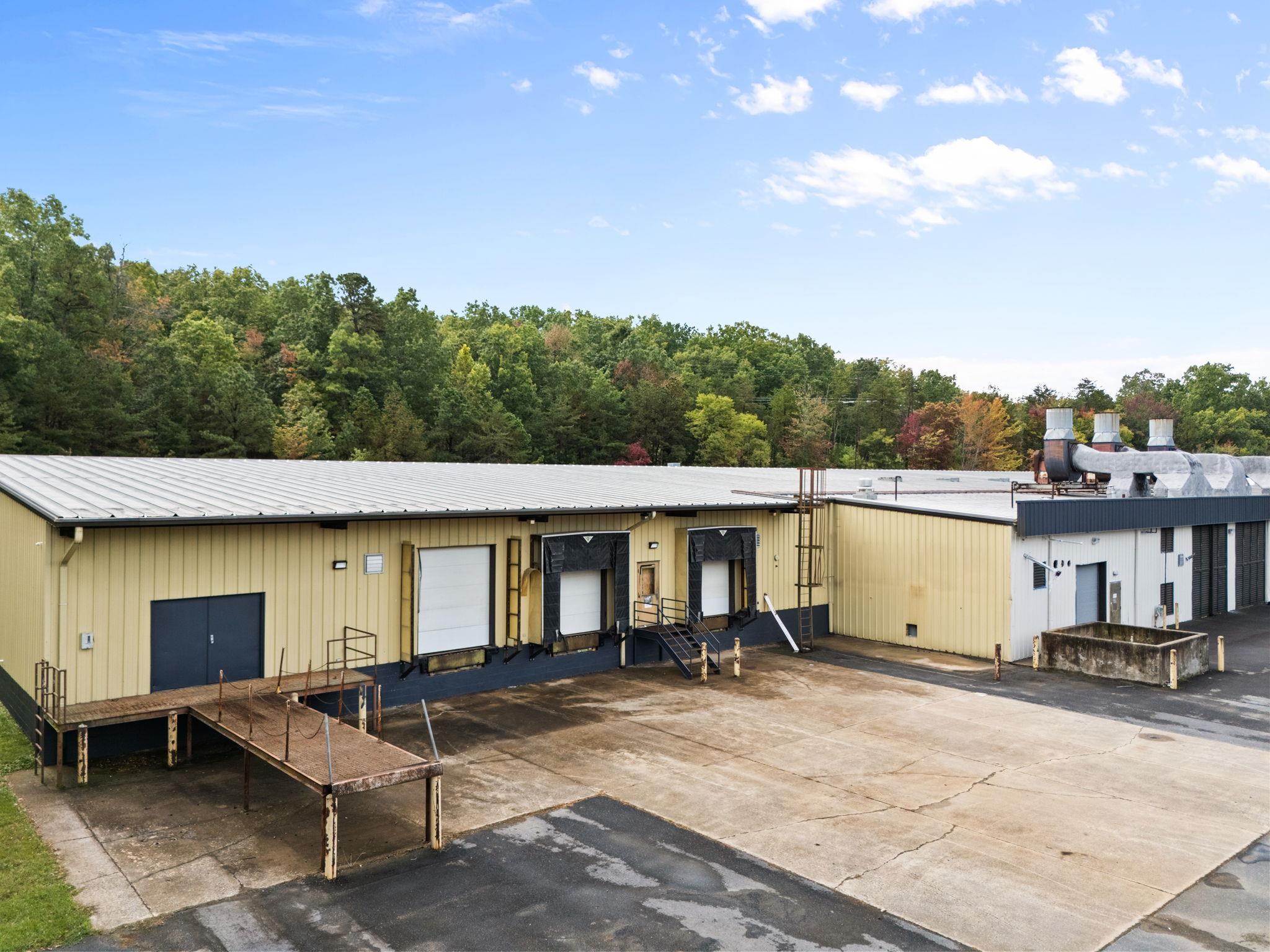 2000 S DELPHINE AVE, WAYNESBORO, Virginia 22980, ,Commercial,2000 S DELPHINE AVE,678869 MLS # 678869