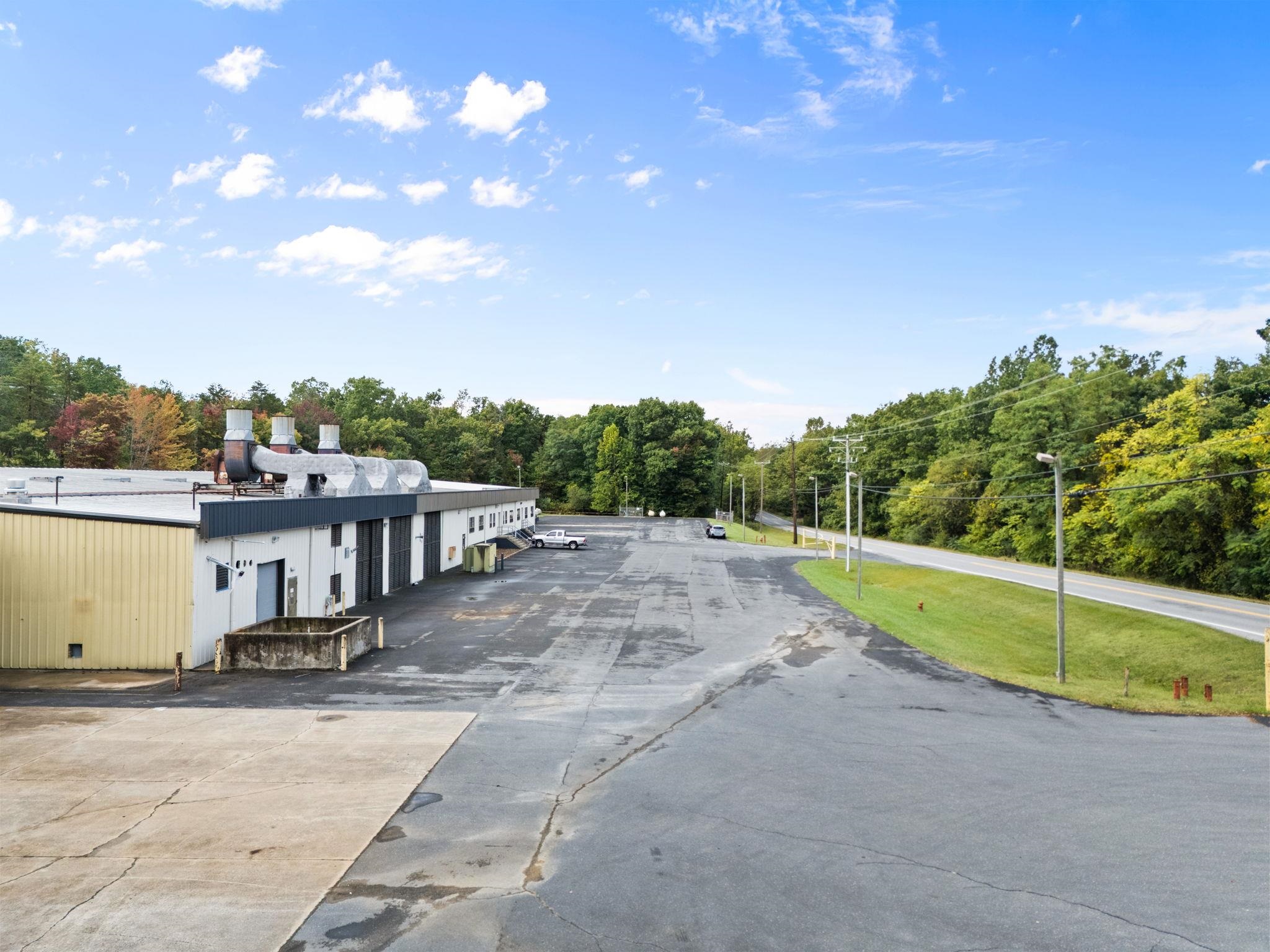 2000 S DELPHINE AVE, WAYNESBORO, Virginia 22980, ,Commercial,2000 S DELPHINE AVE,678869 MLS # 678869