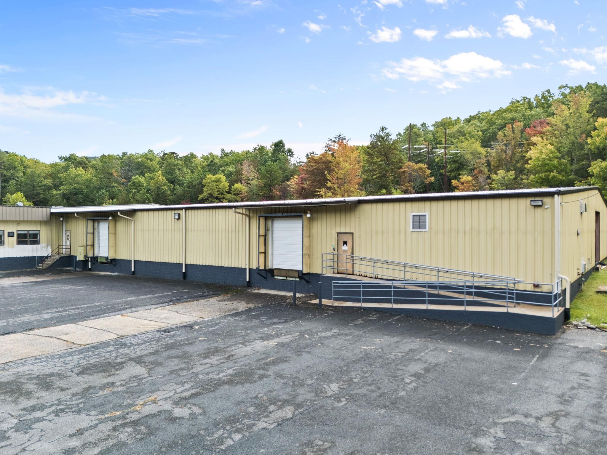 2000 S DELPHINE AVE, WAYNESBORO, Virginia 22980, ,Commercial,2000 S DELPHINE AVE,678869 MLS # 678869