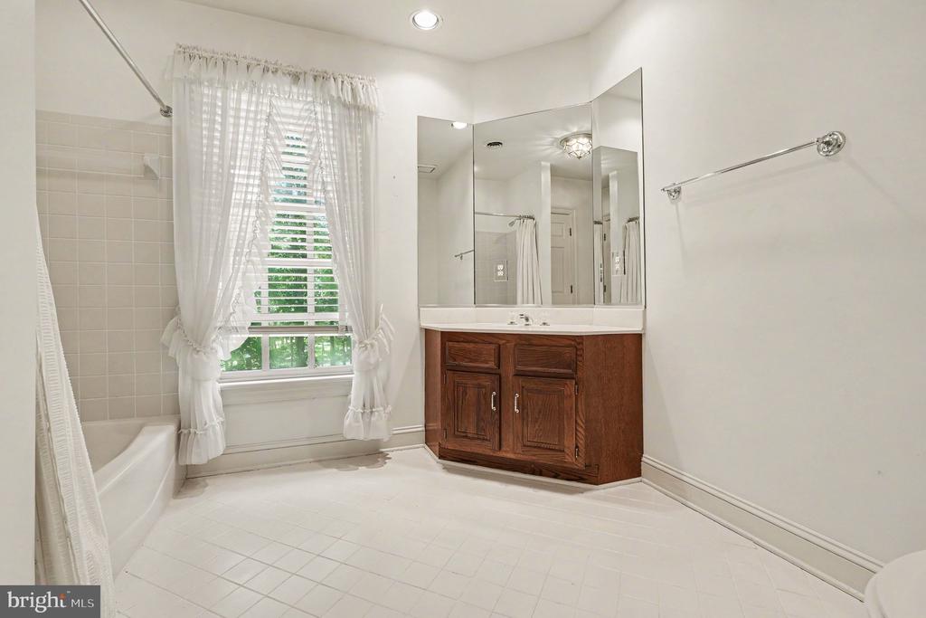 13517 5TH CORPS LN, FREDERICKSBURG, Virginia 22407, 4 Bedrooms Bedrooms, ,4 BathroomsBathrooms,Residential,13517 5TH CORPS LN,VASP2042614 MLS # VASP2042614