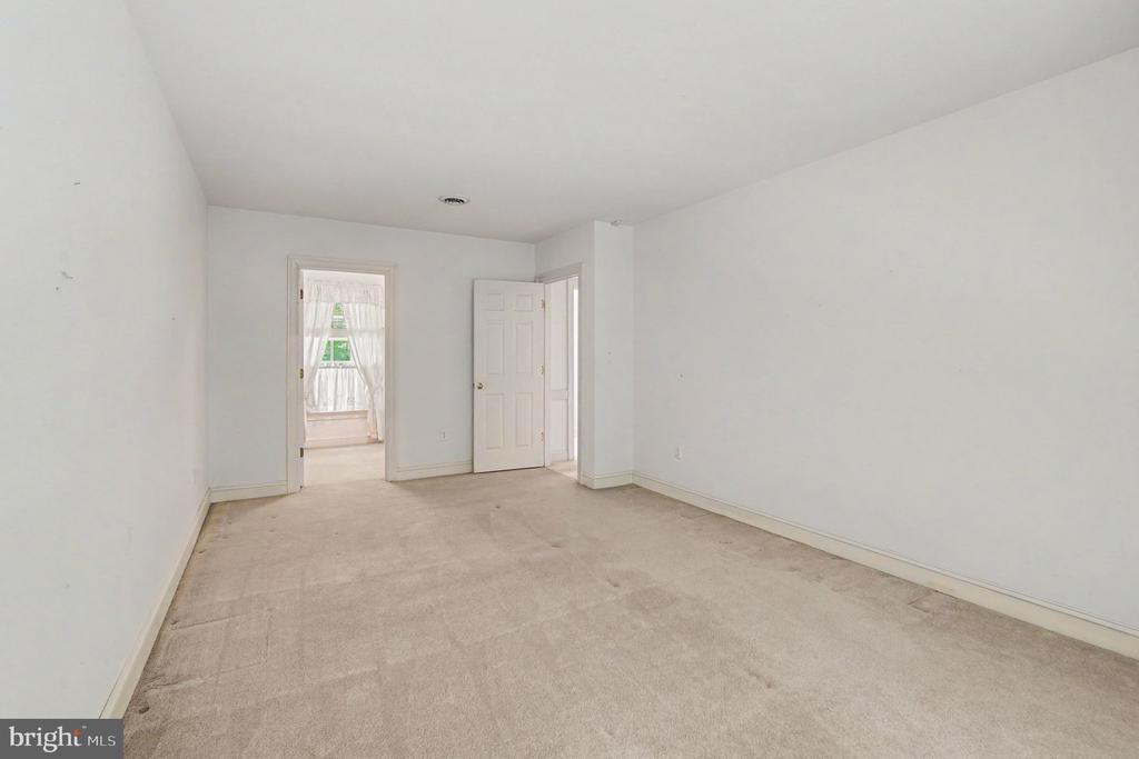 13517 5TH CORPS LN, FREDERICKSBURG, Virginia 22407, 4 Bedrooms Bedrooms, ,4 BathroomsBathrooms,Residential,13517 5TH CORPS LN,VASP2042614 MLS # VASP2042614