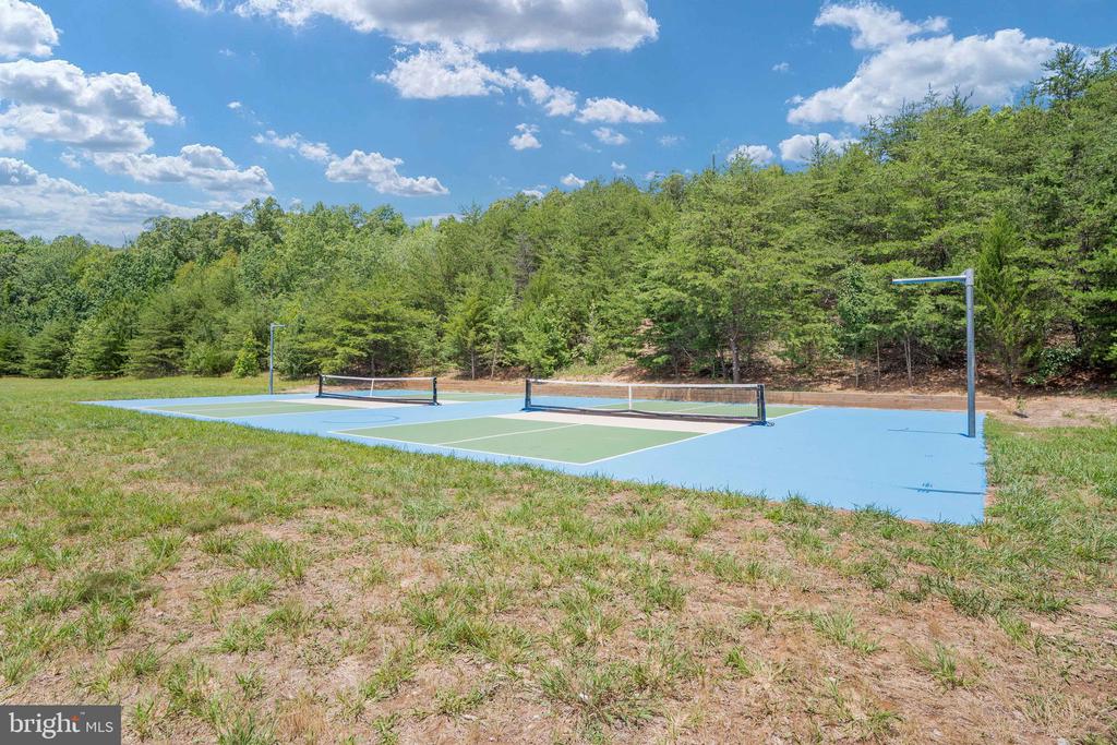 9609 NORWICK LN, FREDERICKSBURG, Virginia 22408, 4 Bedrooms Bedrooms, ,3 BathroomsBathrooms,Residential,9609 NORWICK LN,VASP2042740 MLS # VASP2042740