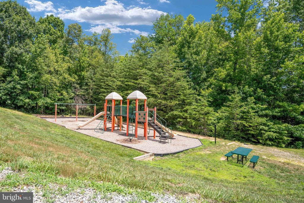 9609 NORWICK LN, FREDERICKSBURG, Virginia 22408, 4 Bedrooms Bedrooms, ,3 BathroomsBathrooms,Residential,9609 NORWICK LN,VASP2042740 MLS # VASP2042740