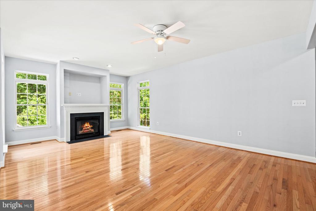 9912 HOLLAND MEADOWS CT, FREDERICKSBURG, Virginia 22408, 6 Bedrooms Bedrooms, ,4 BathroomsBathrooms,Residential,9912 HOLLAND MEADOWS CT,VASP2042824 MLS # VASP2042824