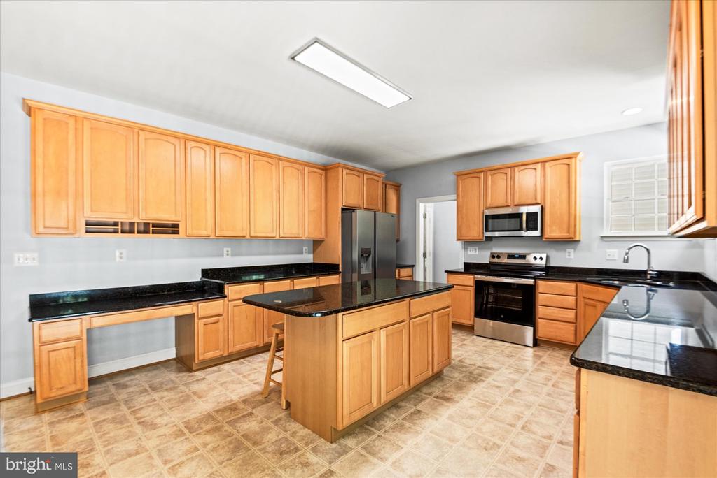 9912 HOLLAND MEADOWS CT, FREDERICKSBURG, Virginia 22408, 6 Bedrooms Bedrooms, ,4 BathroomsBathrooms,Residential,9912 HOLLAND MEADOWS CT,VASP2042824 MLS # VASP2042824