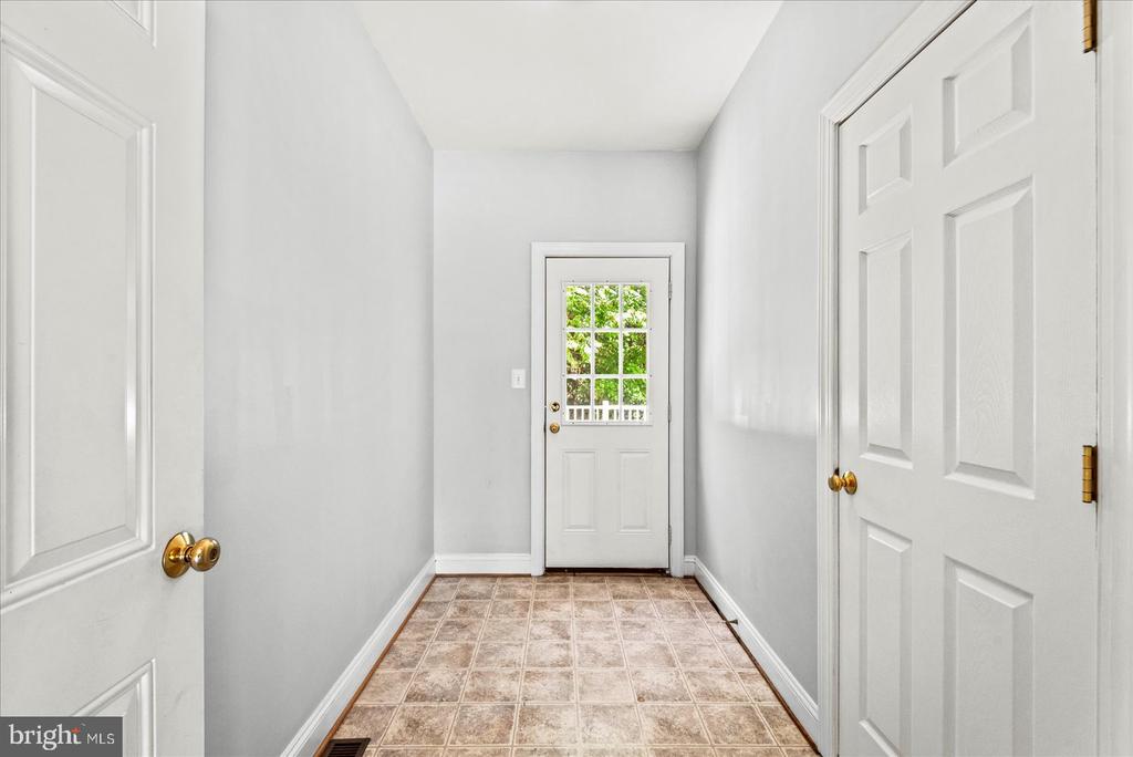 9912 HOLLAND MEADOWS CT, FREDERICKSBURG, Virginia 22408, 6 Bedrooms Bedrooms, ,4 BathroomsBathrooms,Residential,9912 HOLLAND MEADOWS CT,VASP2042824 MLS # VASP2042824