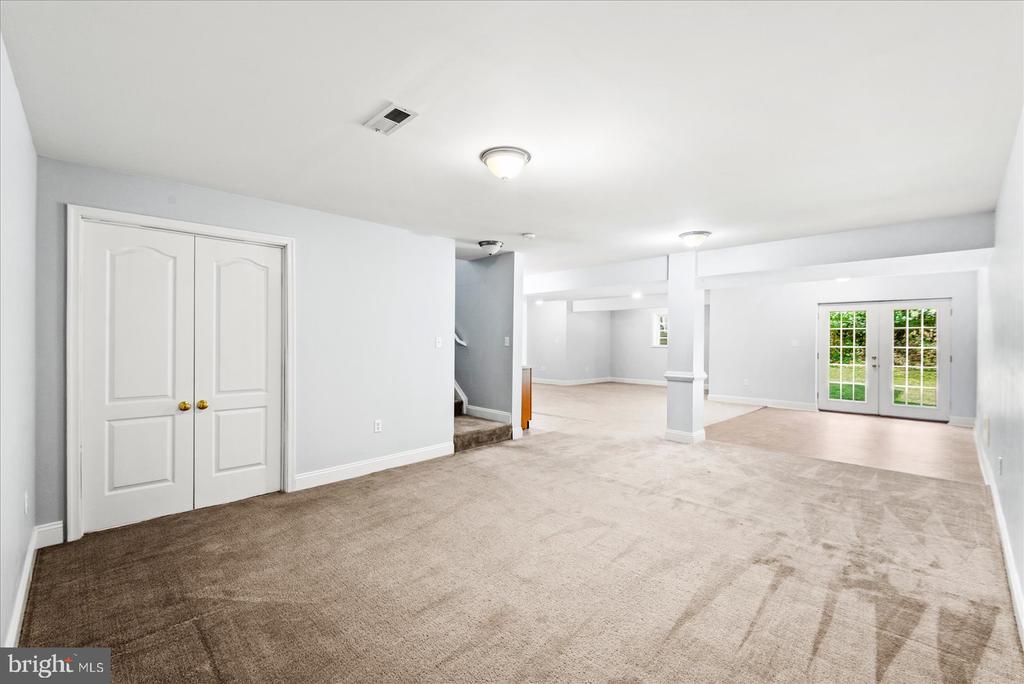 9912 HOLLAND MEADOWS CT, FREDERICKSBURG, Virginia 22408, 6 Bedrooms Bedrooms, ,4 BathroomsBathrooms,Residential,9912 HOLLAND MEADOWS CT,VASP2042824 MLS # VASP2042824