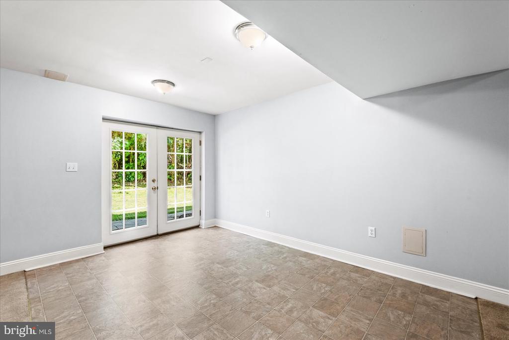 9912 HOLLAND MEADOWS CT, FREDERICKSBURG, Virginia 22408, 6 Bedrooms Bedrooms, ,4 BathroomsBathrooms,Residential,9912 HOLLAND MEADOWS CT,VASP2042824 MLS # VASP2042824