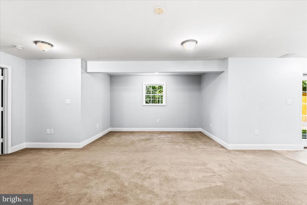 9912 HOLLAND MEADOWS CT, FREDERICKSBURG, Virginia 22408, 6 Bedrooms Bedrooms, ,4 BathroomsBathrooms,Residential,9912 HOLLAND MEADOWS CT,VASP2042824 MLS # VASP2042824