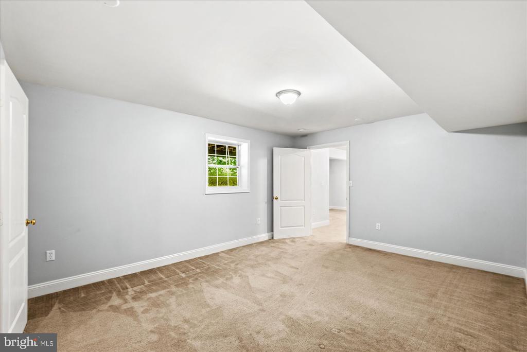 9912 HOLLAND MEADOWS CT, FREDERICKSBURG, Virginia 22408, 6 Bedrooms Bedrooms, ,4 BathroomsBathrooms,Residential,9912 HOLLAND MEADOWS CT,VASP2042824 MLS # VASP2042824