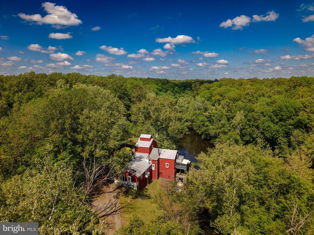 6908 ROXBURY MILL RD, SPOTSYLVANIA, Virginia 22551, 7 Bedrooms Bedrooms, ,5 BathroomsBathrooms,Residential,6908 ROXBURY MILL RD,VASP2043256 MLS # VASP2043256