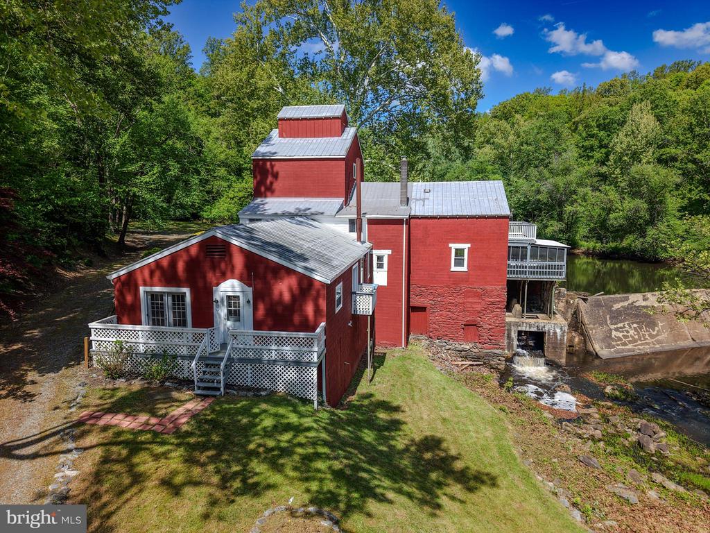 6908 ROXBURY MILL RD, SPOTSYLVANIA, Virginia 22551, 7 Bedrooms Bedrooms, ,5 BathroomsBathrooms,Residential,6908 ROXBURY MILL RD,VASP2043256 MLS # VASP2043256