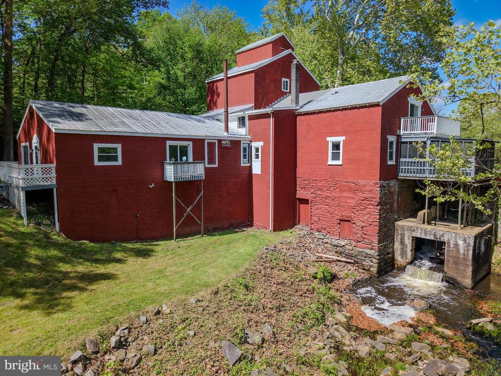 6908 ROXBURY MILL RD, SPOTSYLVANIA, Virginia 22551, 7 Bedrooms Bedrooms, ,5 BathroomsBathrooms,Residential,6908 ROXBURY MILL RD,VASP2043256 MLS # VASP2043256
