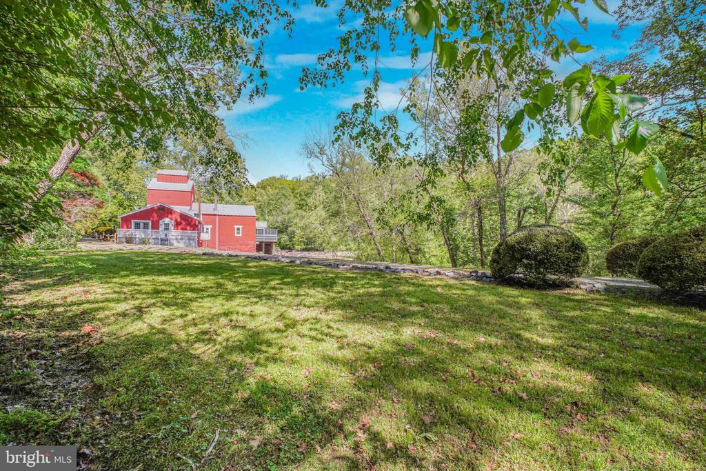 6908 ROXBURY MILL RD, SPOTSYLVANIA, Virginia 22551, 7 Bedrooms Bedrooms, ,5 BathroomsBathrooms,Residential,6908 ROXBURY MILL RD,VASP2043256 MLS # VASP2043256