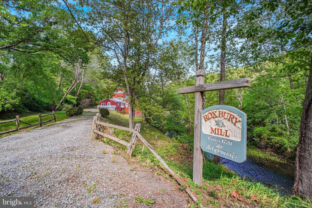 6908 ROXBURY MILL RD, SPOTSYLVANIA, Virginia 22551, 7 Bedrooms Bedrooms, ,5 BathroomsBathrooms,Residential,6908 ROXBURY MILL RD,VASP2043256 MLS # VASP2043256