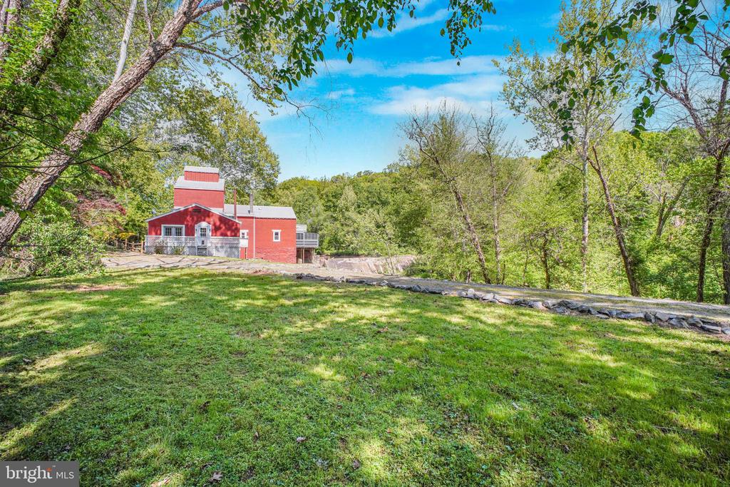 6908 ROXBURY MILL RD, SPOTSYLVANIA, Virginia 22551, 7 Bedrooms Bedrooms, ,5 BathroomsBathrooms,Residential,6908 ROXBURY MILL RD,VASP2043256 MLS # VASP2043256