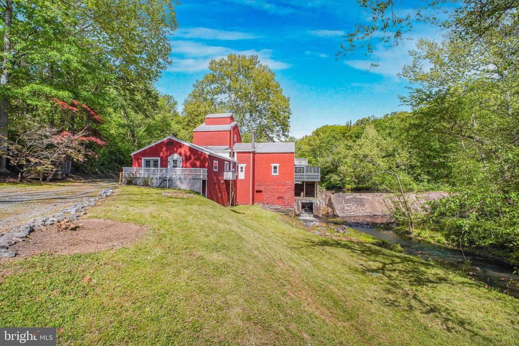 6908 ROXBURY MILL RD, SPOTSYLVANIA, Virginia 22551, 7 Bedrooms Bedrooms, ,5 BathroomsBathrooms,Residential,6908 ROXBURY MILL RD,VASP2043256 MLS # VASP2043256