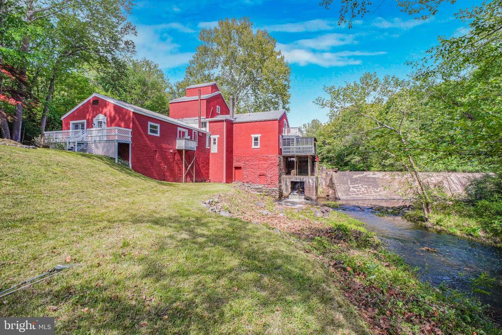6908 ROXBURY MILL RD, SPOTSYLVANIA, Virginia 22551, 7 Bedrooms Bedrooms, ,5 BathroomsBathrooms,Residential,6908 ROXBURY MILL RD,VASP2043256 MLS # VASP2043256